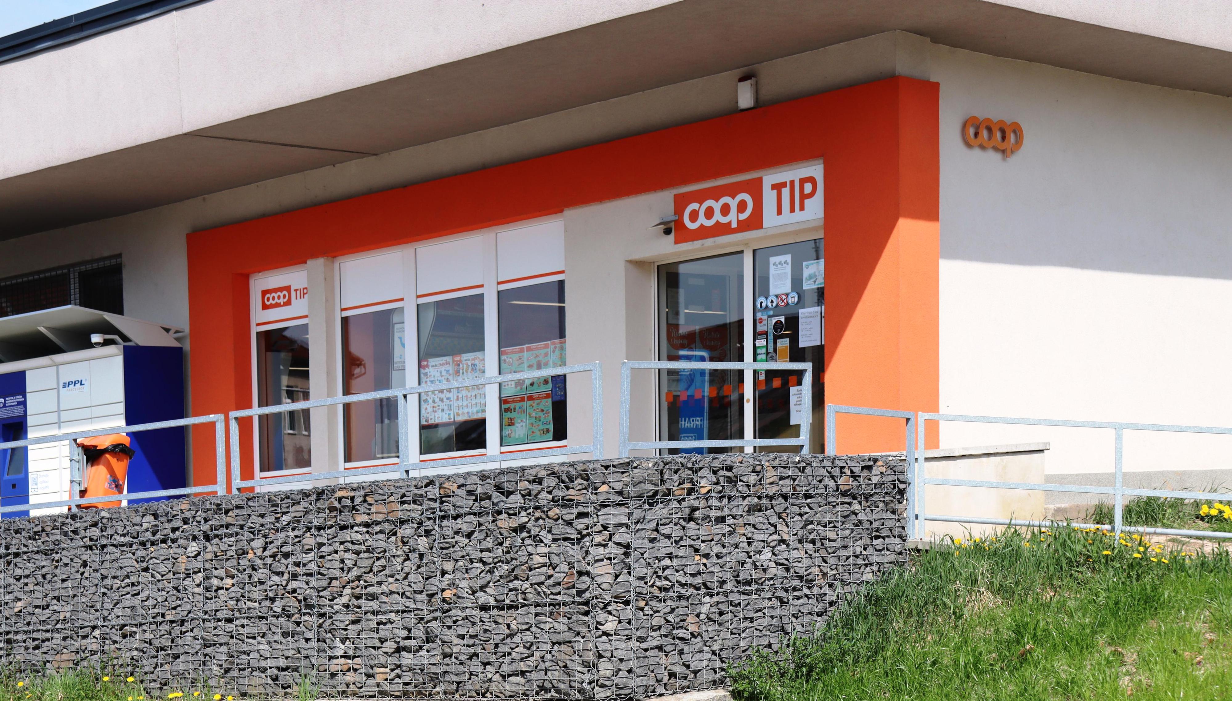 COOP Dvůr Králové n. L., družstvo foto 3