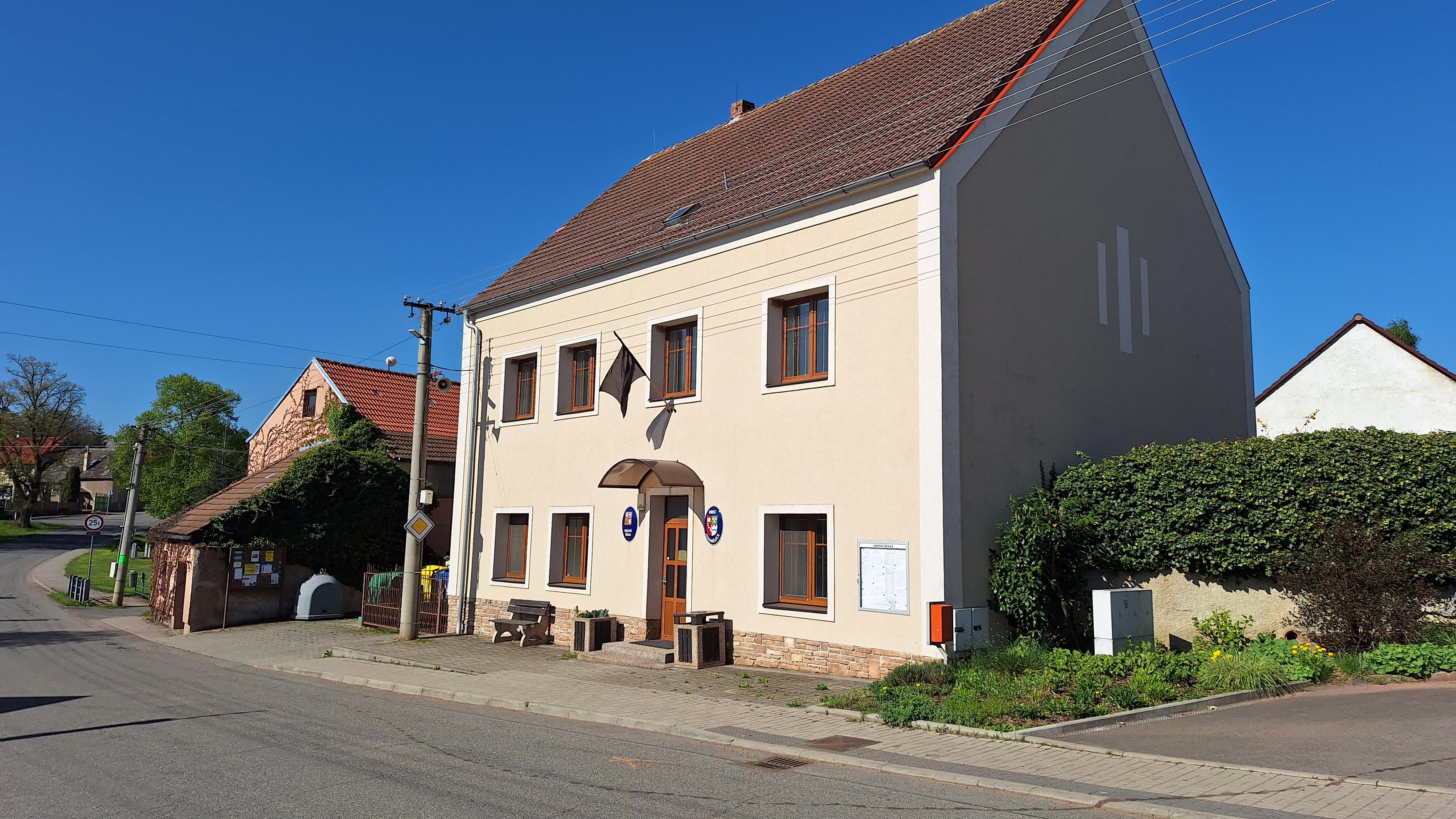 Jedomělice - obecní úřad foto 2