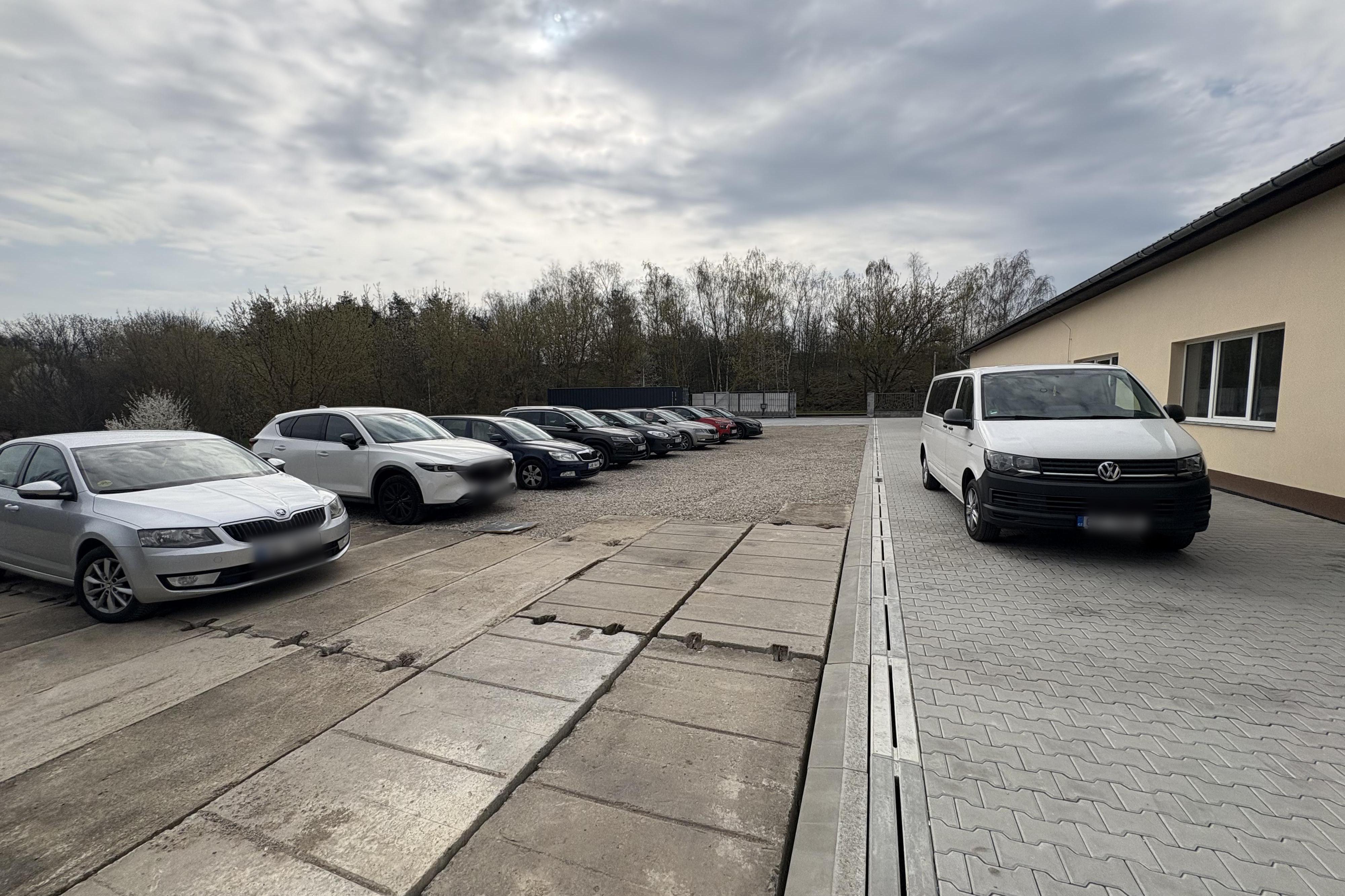 Parkování u letiště Bouchalka