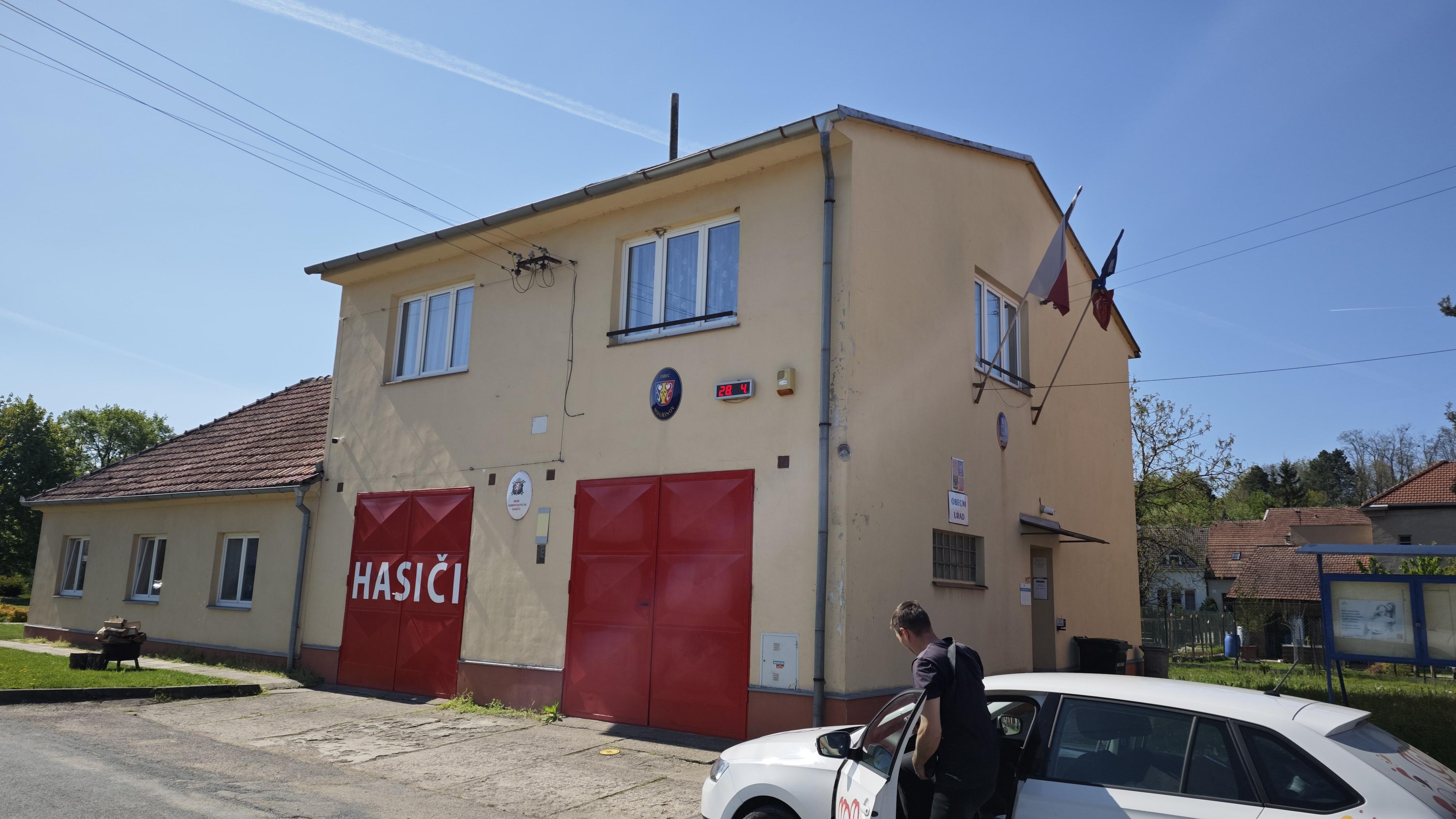 Mouřínov - obecní úřad foto 2