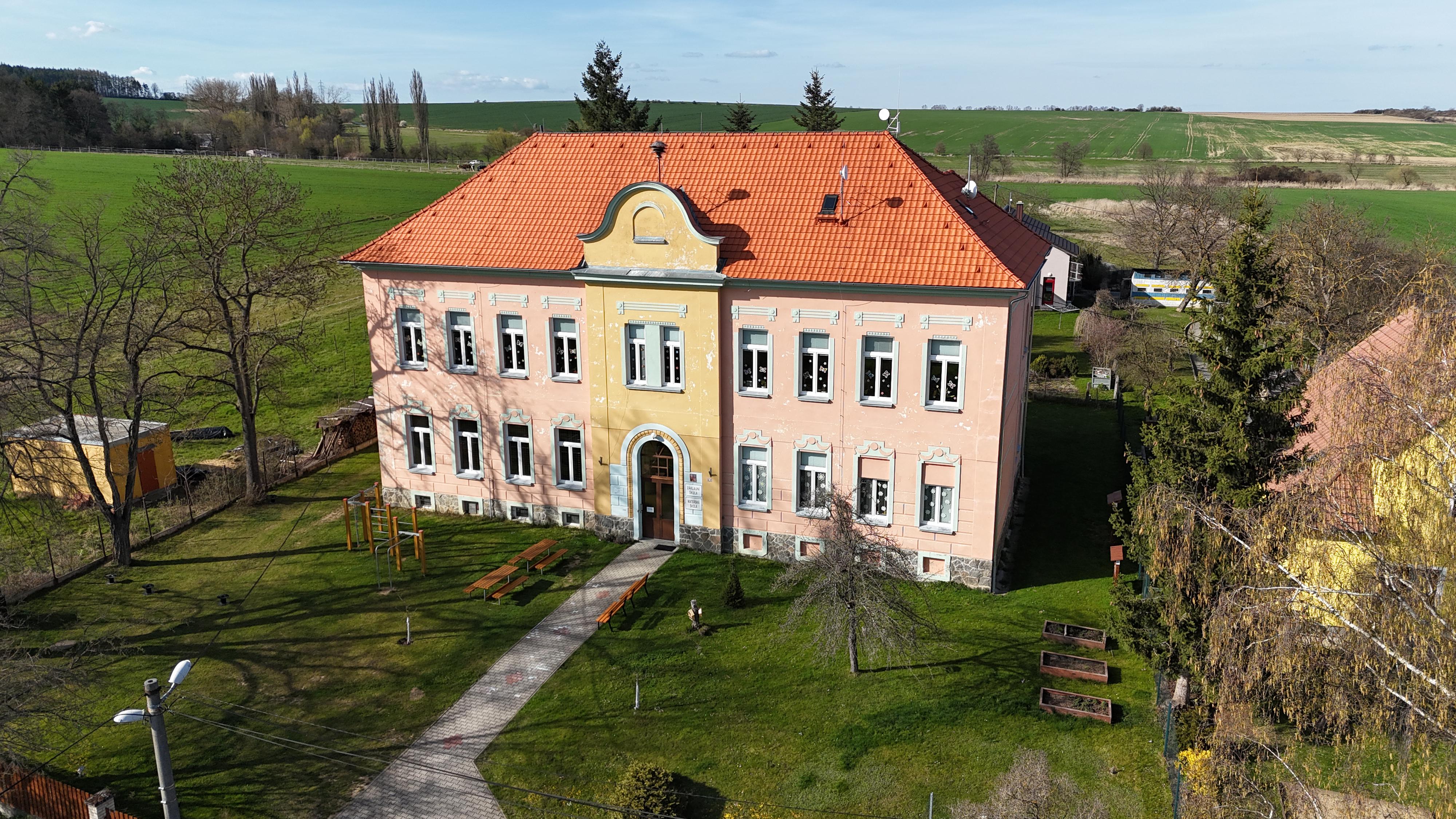 Základní škola a mateřská škola Skočice, okres Plzeň-jih foto 3