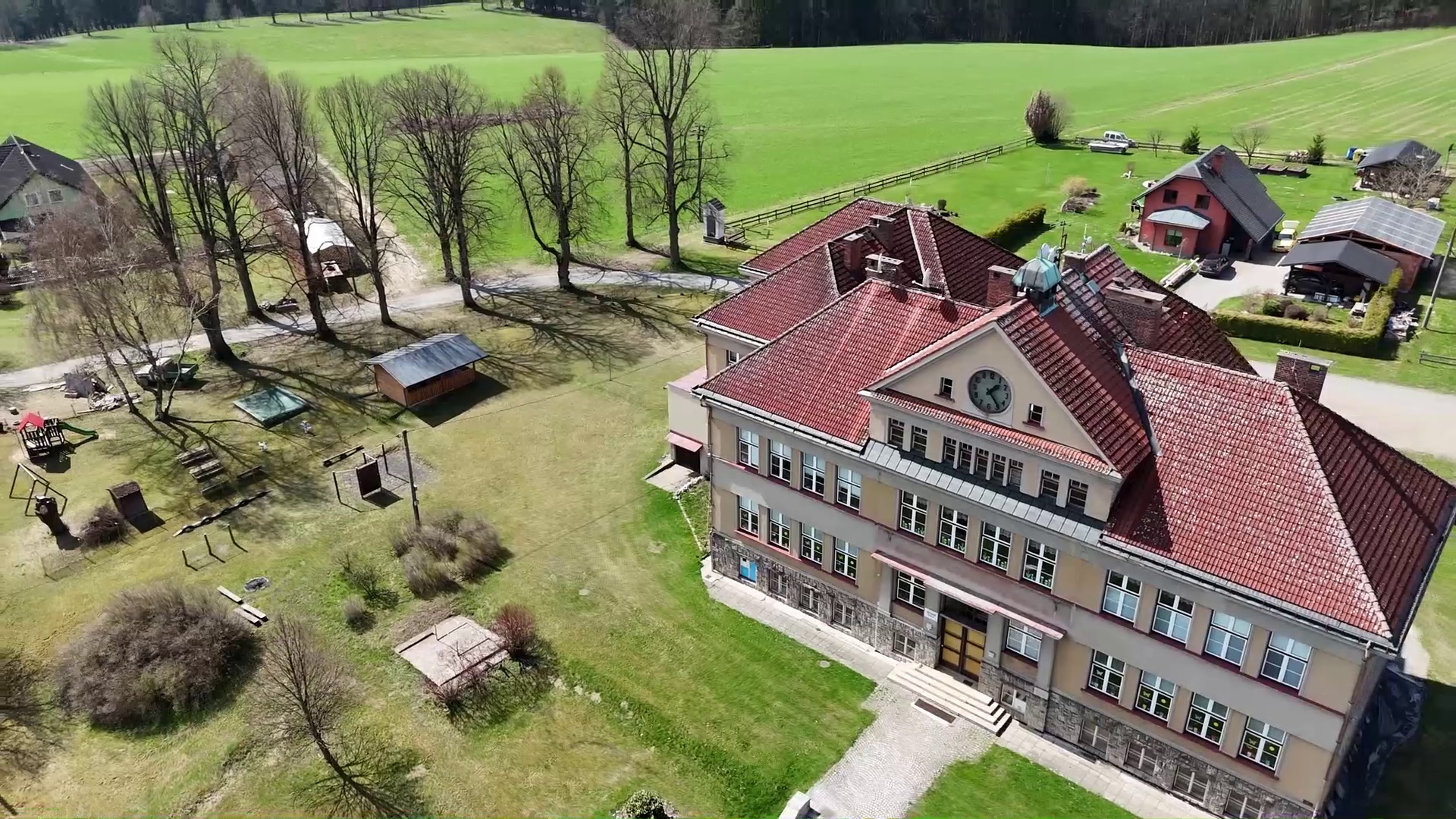 ZŠ a MŠ Jesenný foto 3