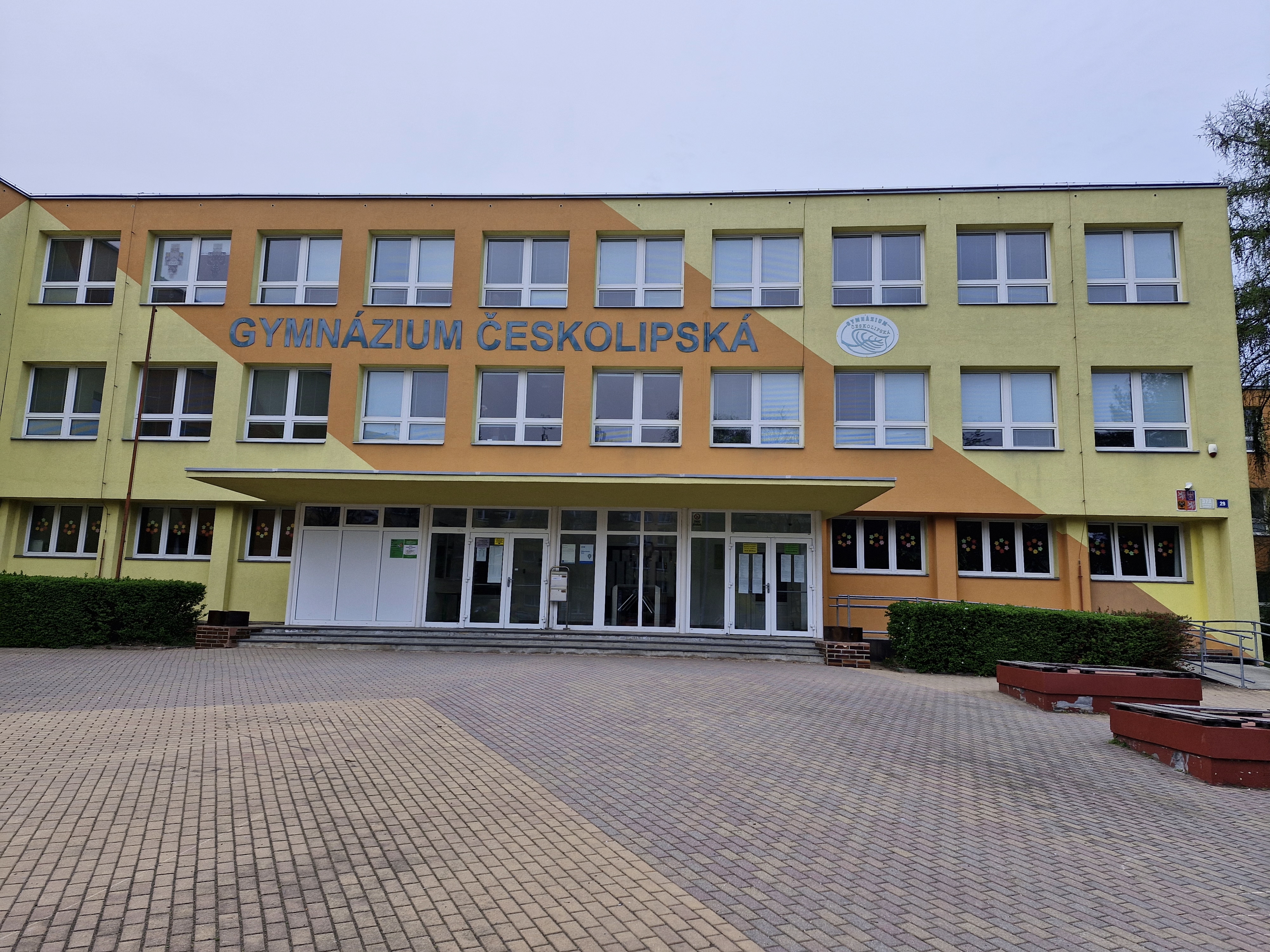 Gymnázium Praha 9, Českolipská foto 2