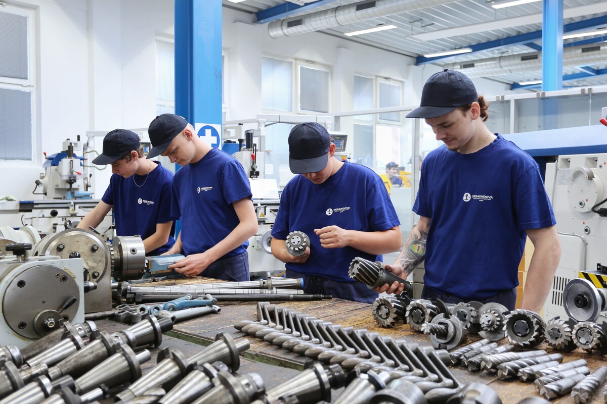 Sigmundova střední škola strojírenská, Lutín foto 5