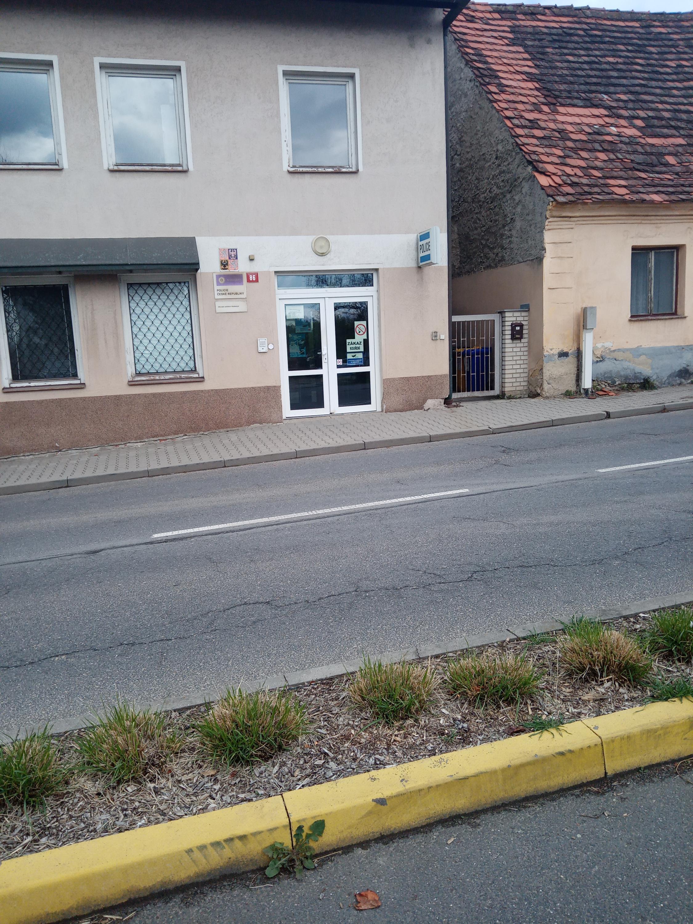 Policie ČR - Obvodní oddělení Radomyšl foto 2
