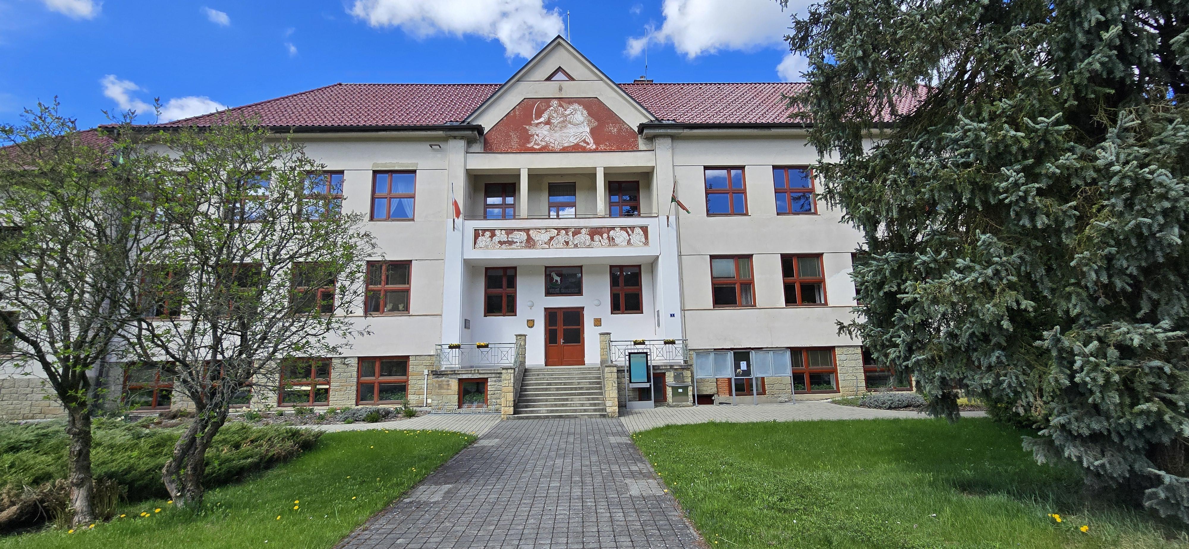 Velké Karlovice - obecní úřad foto 3