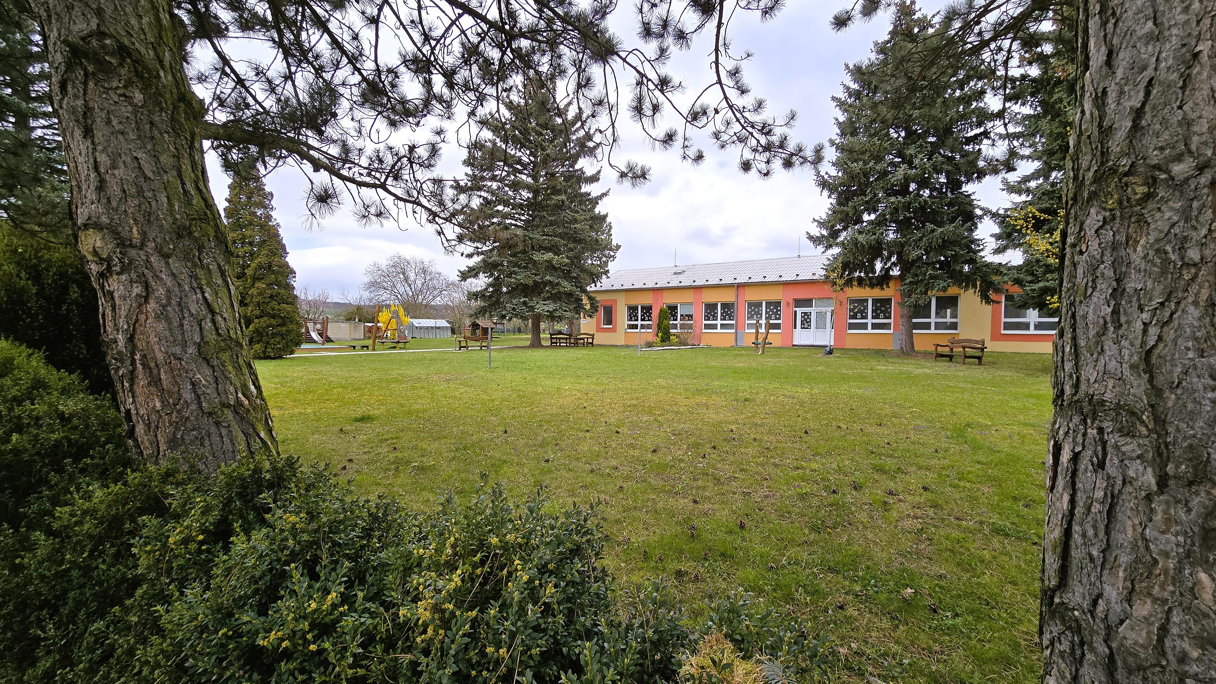 Základní škola a mateřská škola Drahanovice foto 3