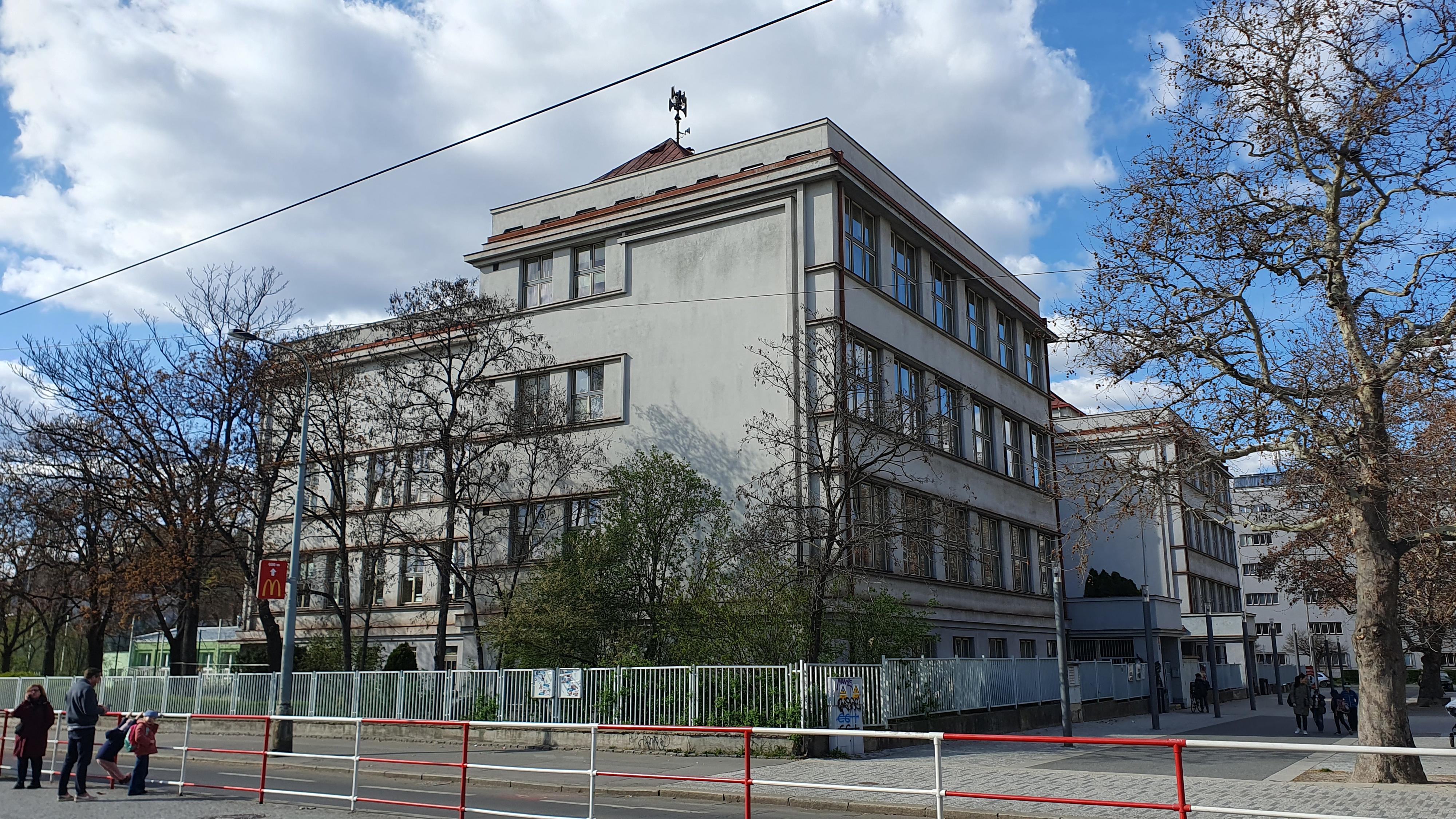 Základní škola, Praha 10, U Vršovického nádraží 950/1, příspěvková organizace