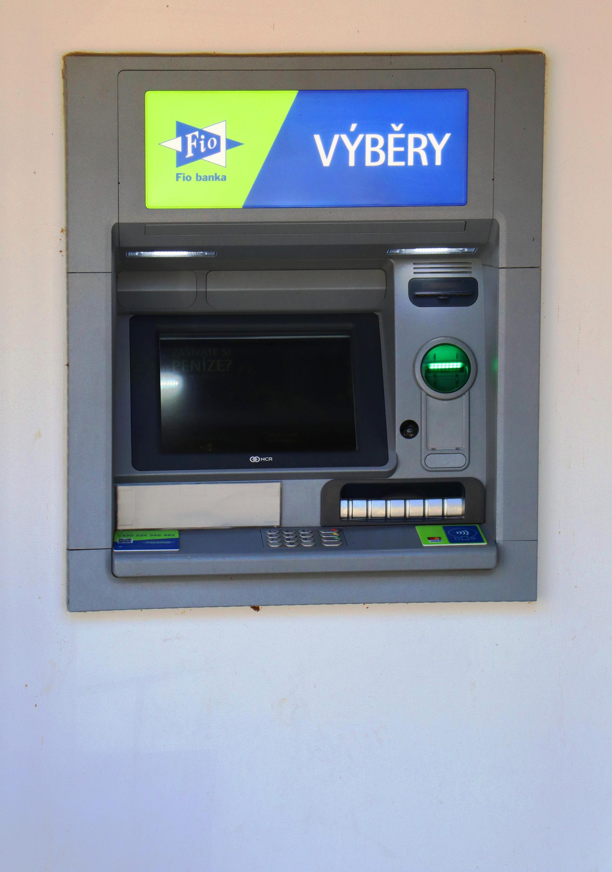 Fio banka - bankomat foto 4