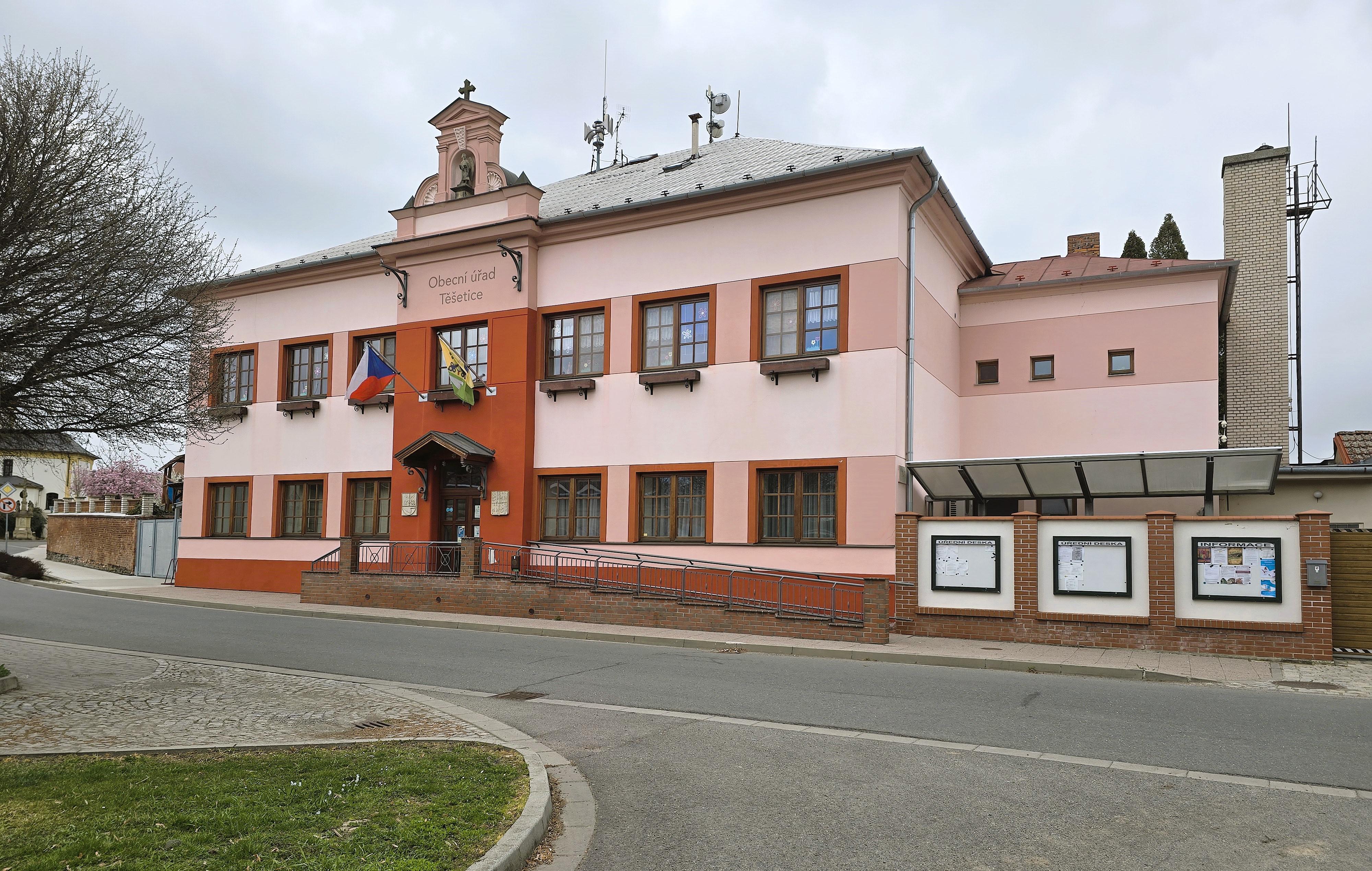 Těšetice - obecní úřad foto 2