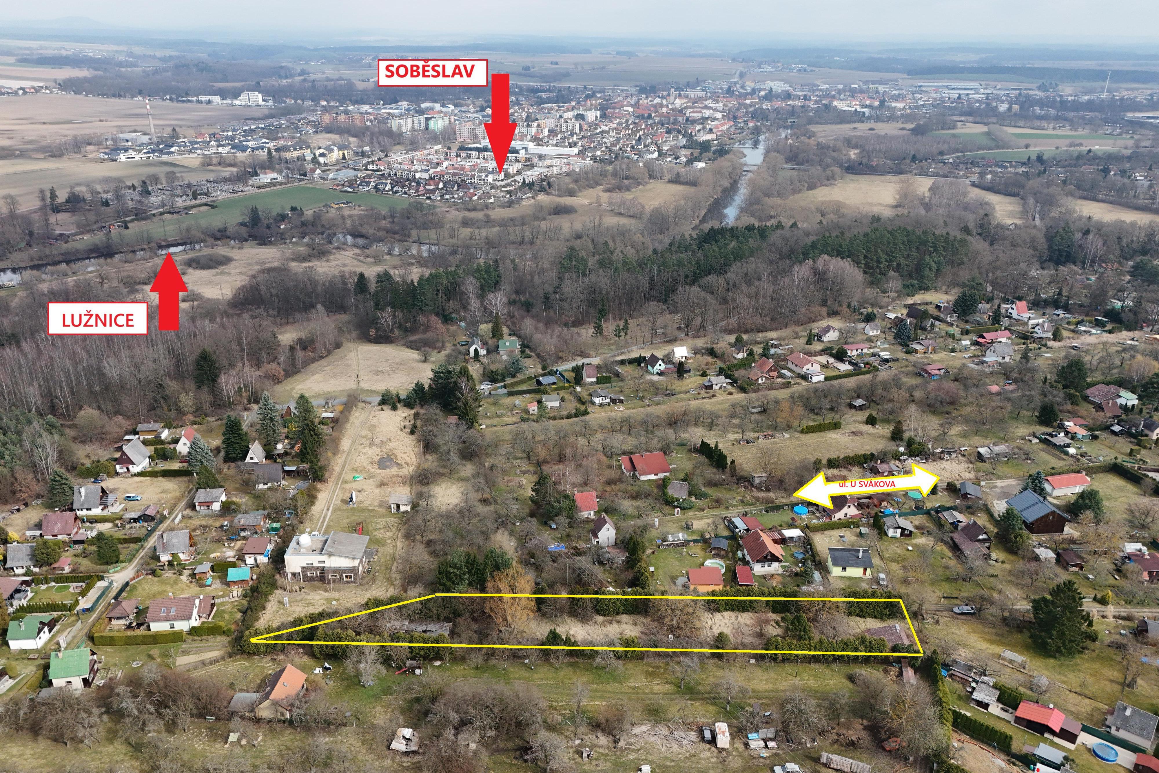 SOBĚSLAV - 1/2 podíl pozemku