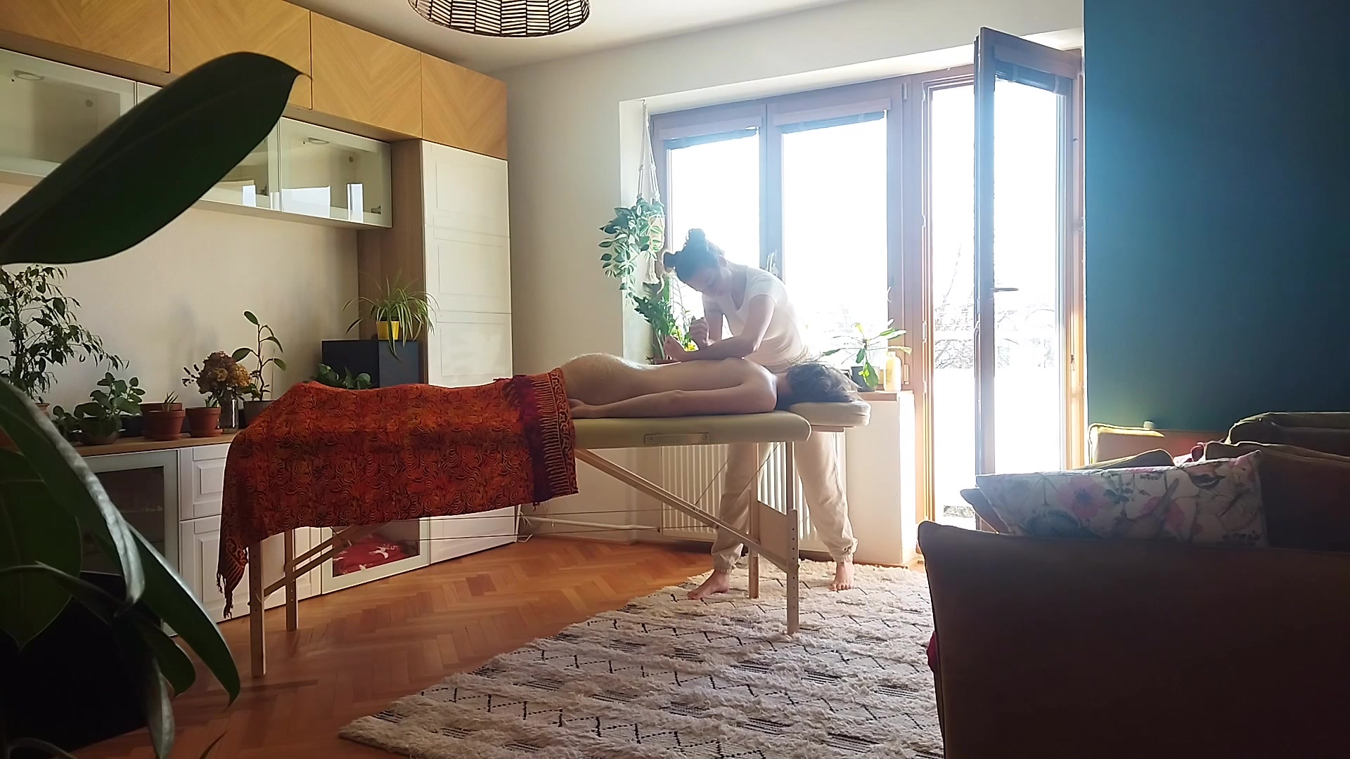 Krásné masáže foto 2 (náhled videa)