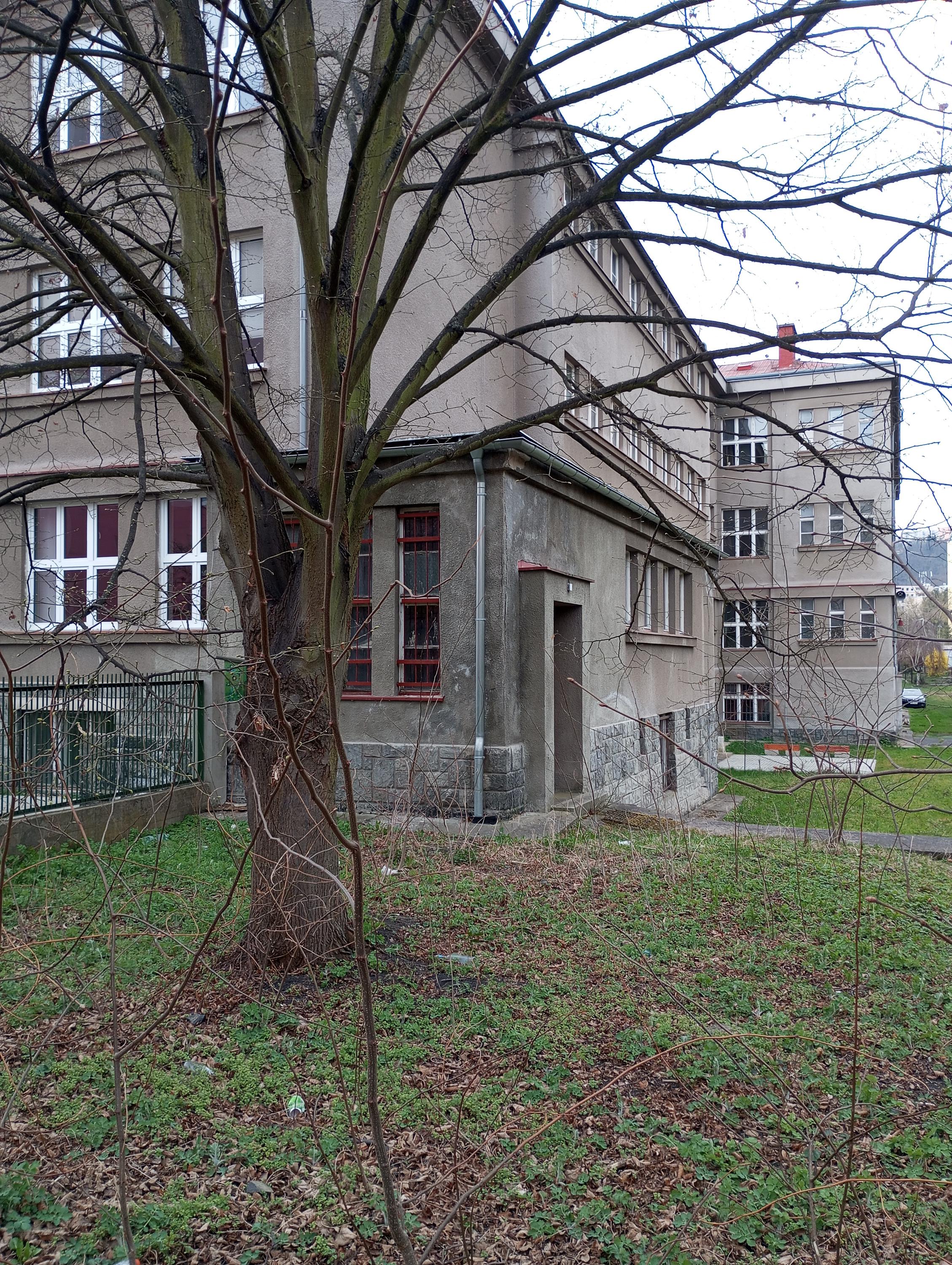 ZŠ a ZUŠ Ústí nad Labem, Husova foto 2