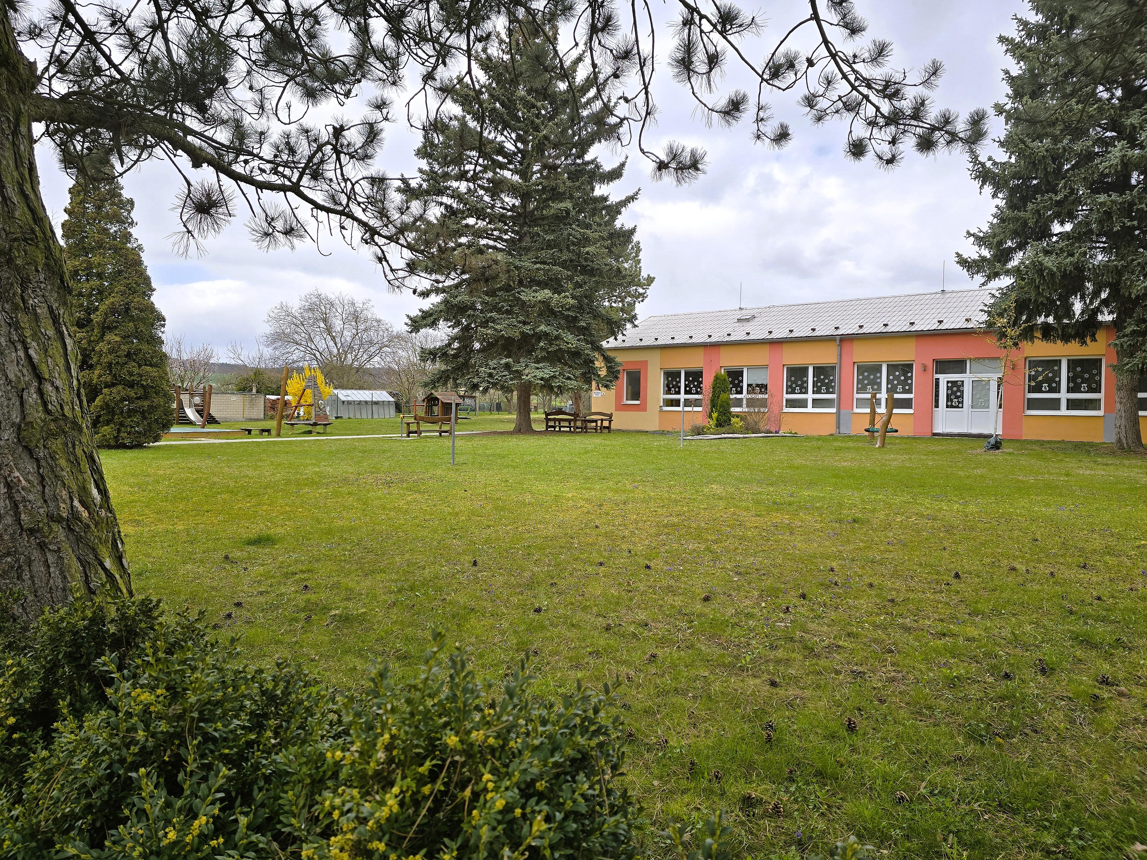 Základní škola a mateřská škola Drahanovice foto 2