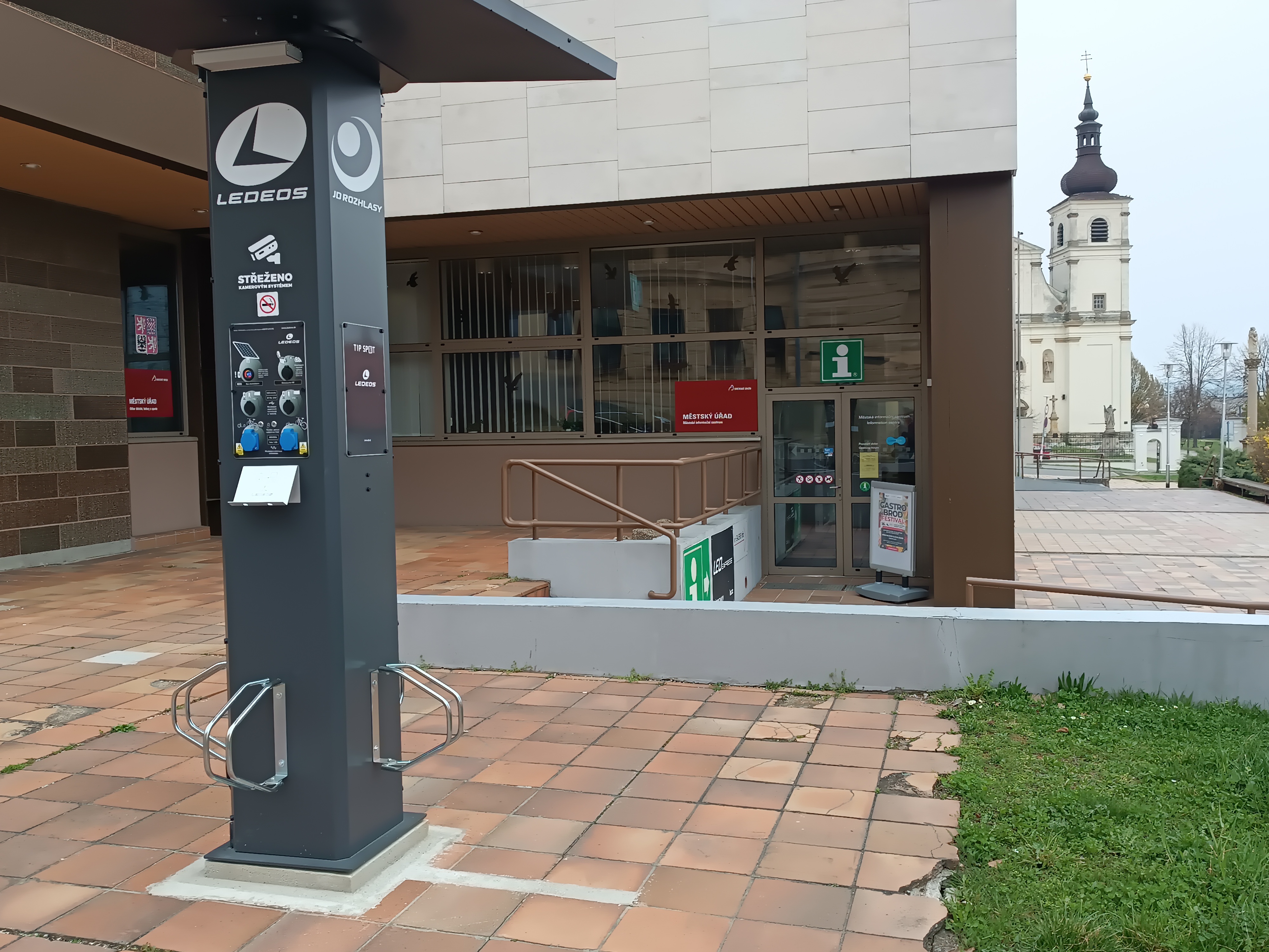 Nabíjecí stanice pro elektrokola Planetárium