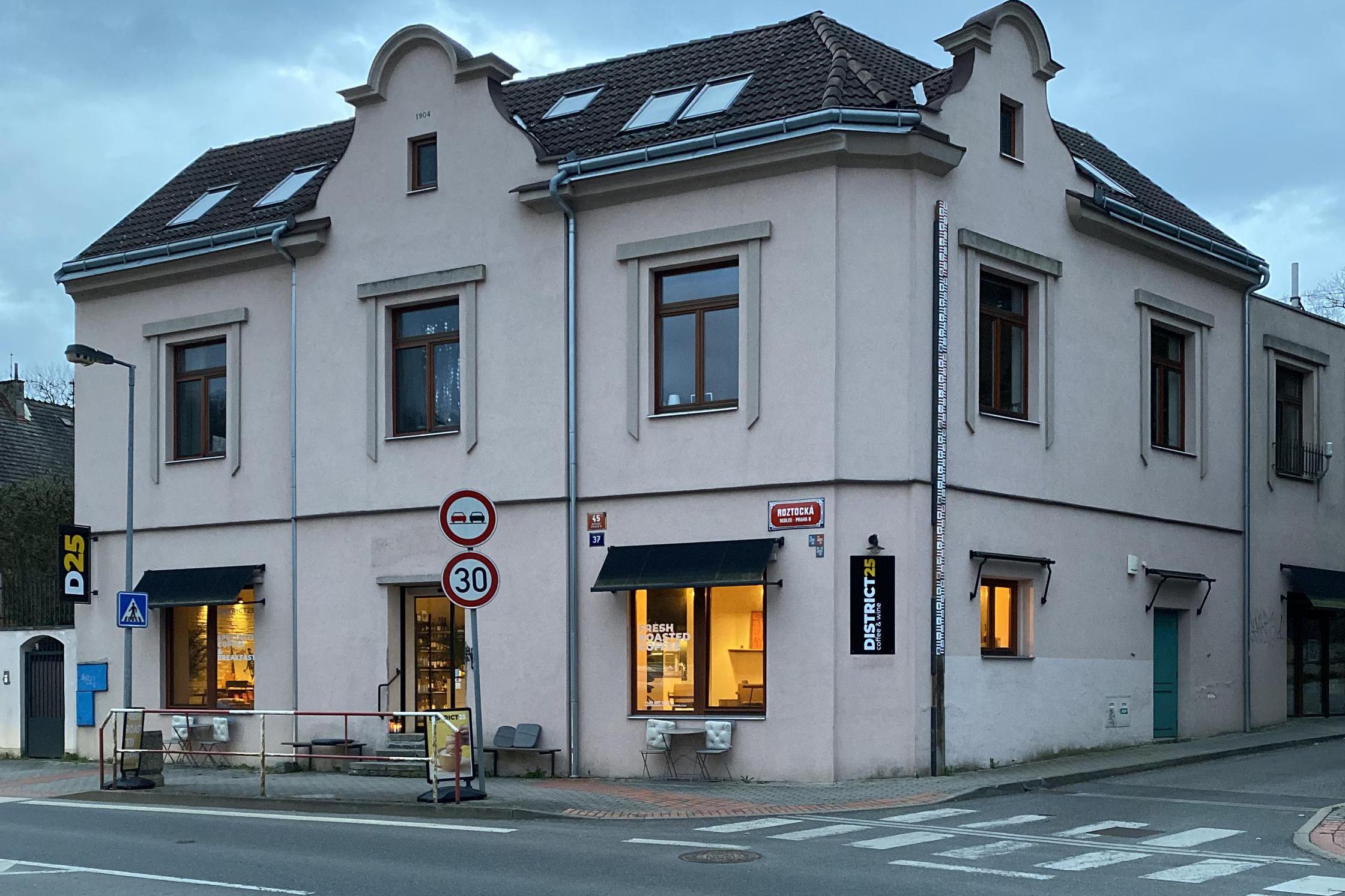 District 25 specialty coffee & wine