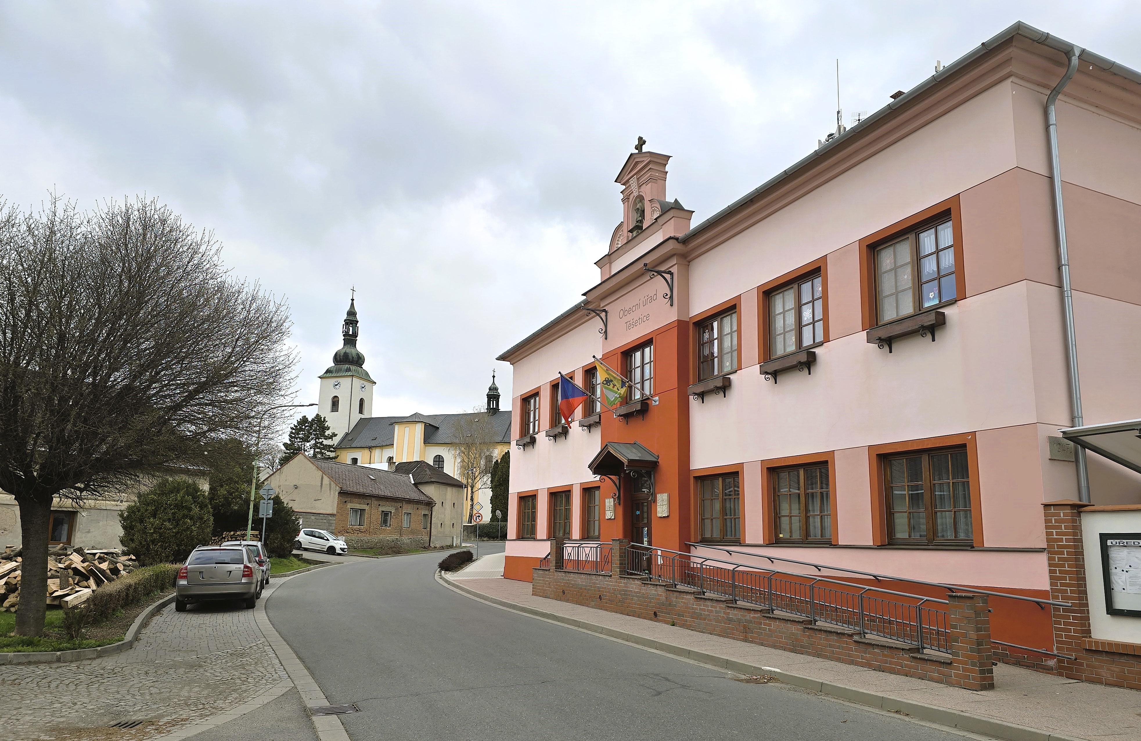 Těšetice - obecní úřad foto 3