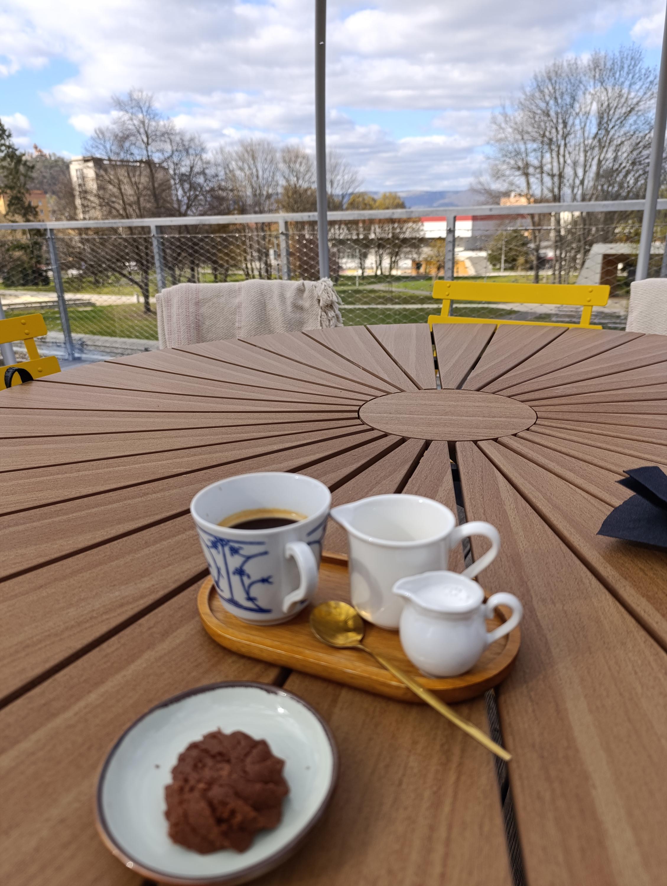 Kavárna na ulici foto 6