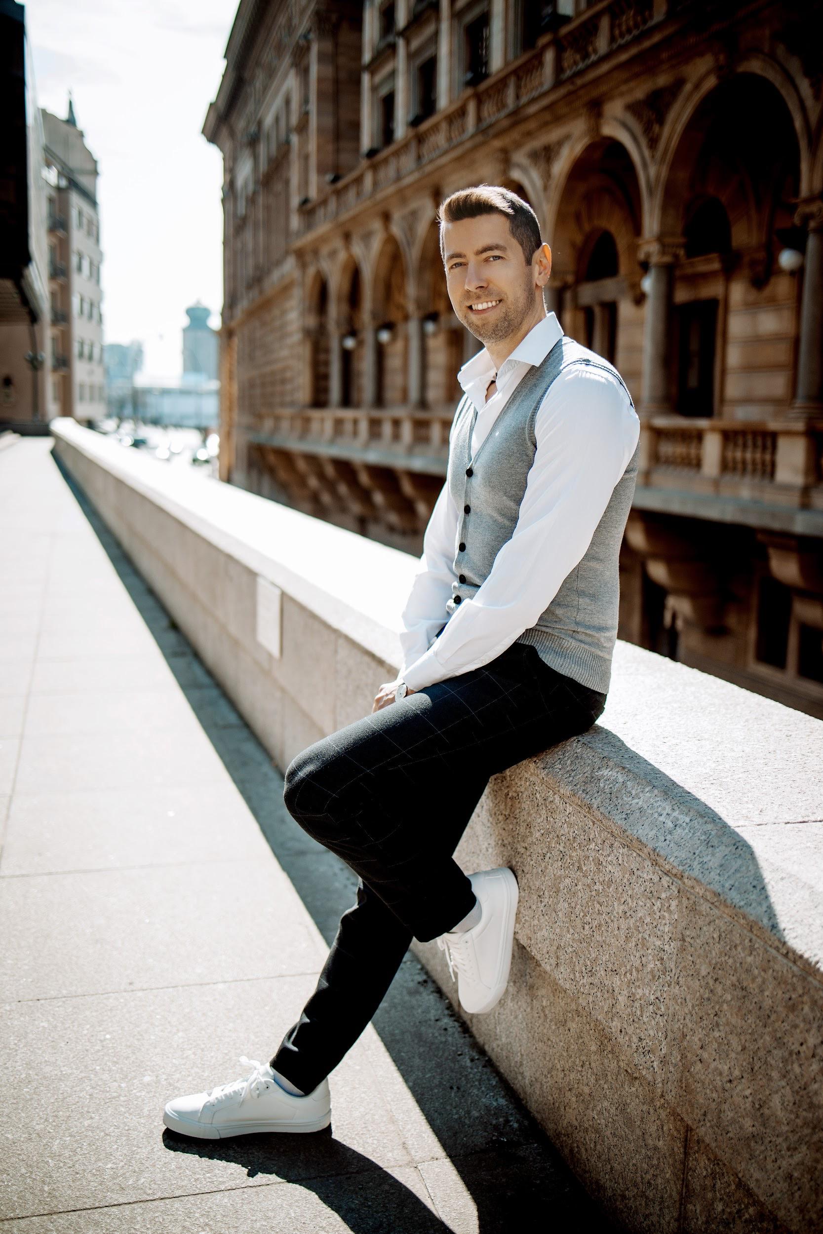 Realitní makléř - Mgr. Lukáš Semčišák foto 3