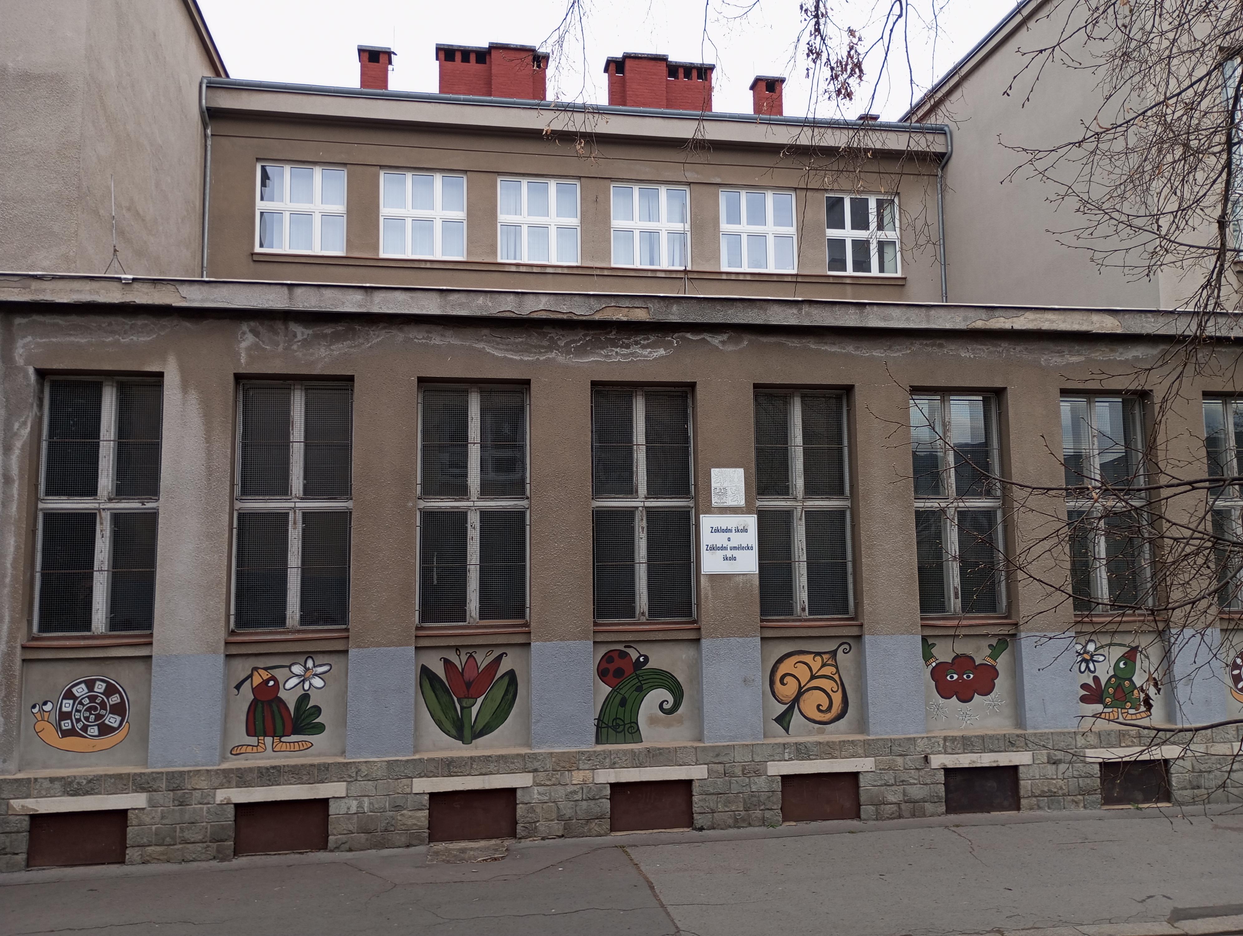 ZŠ a ZUŠ Ústí nad Labem, Husova foto 2