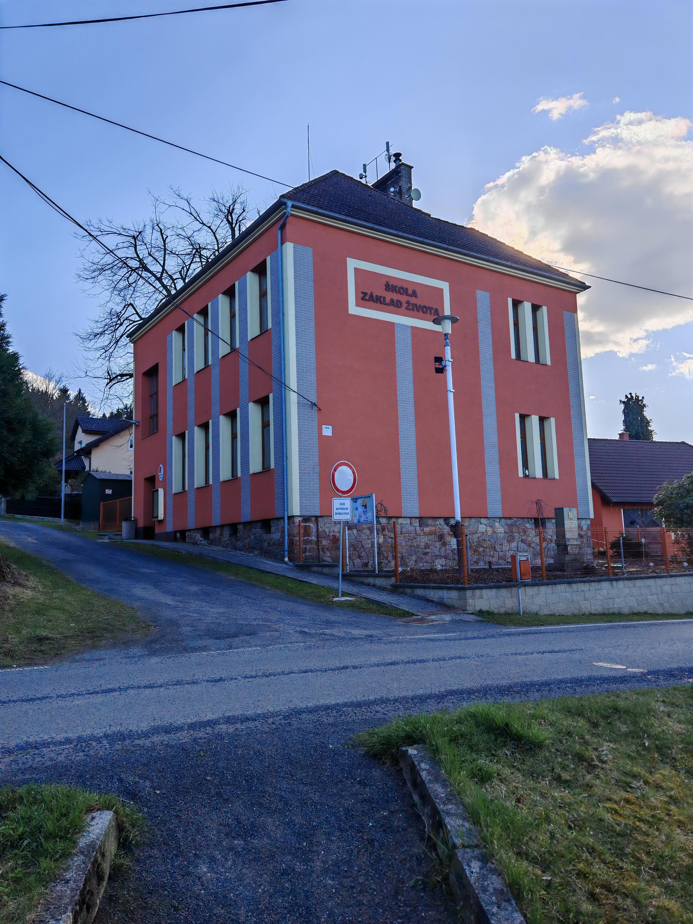 Malá Víska - obecní úřad foto 4