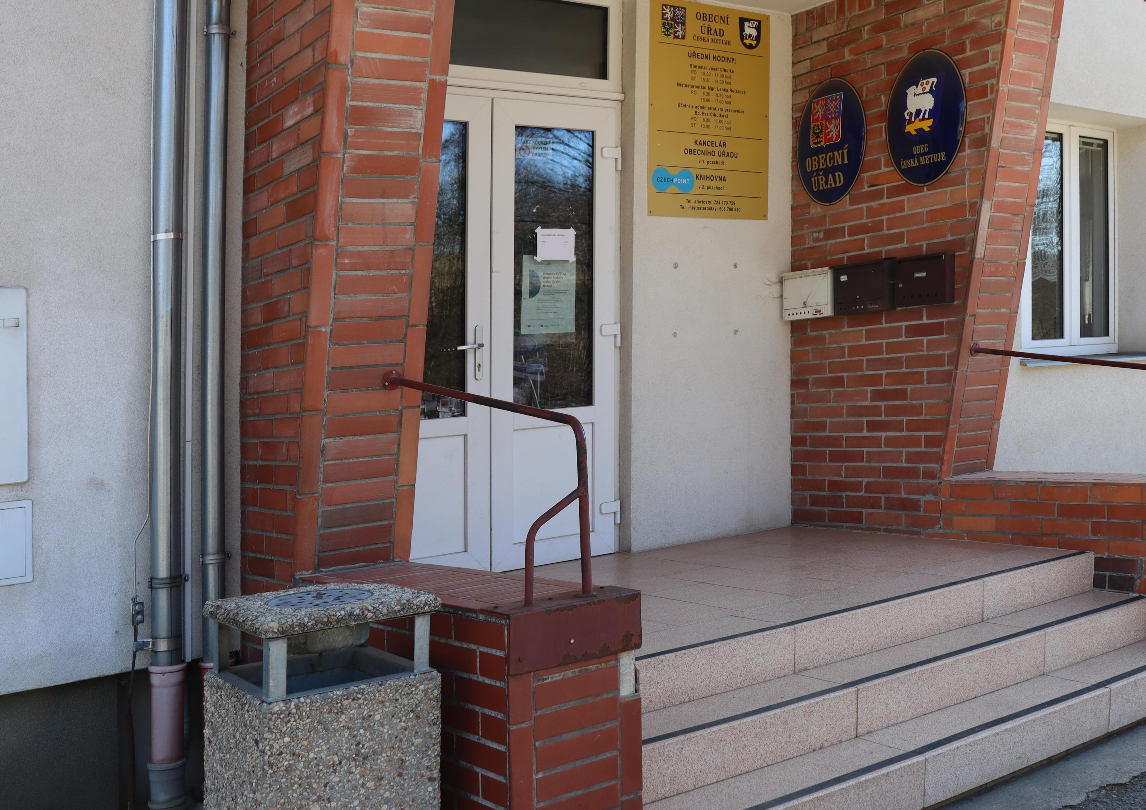 Česká Metuje - obecní úřad foto 3