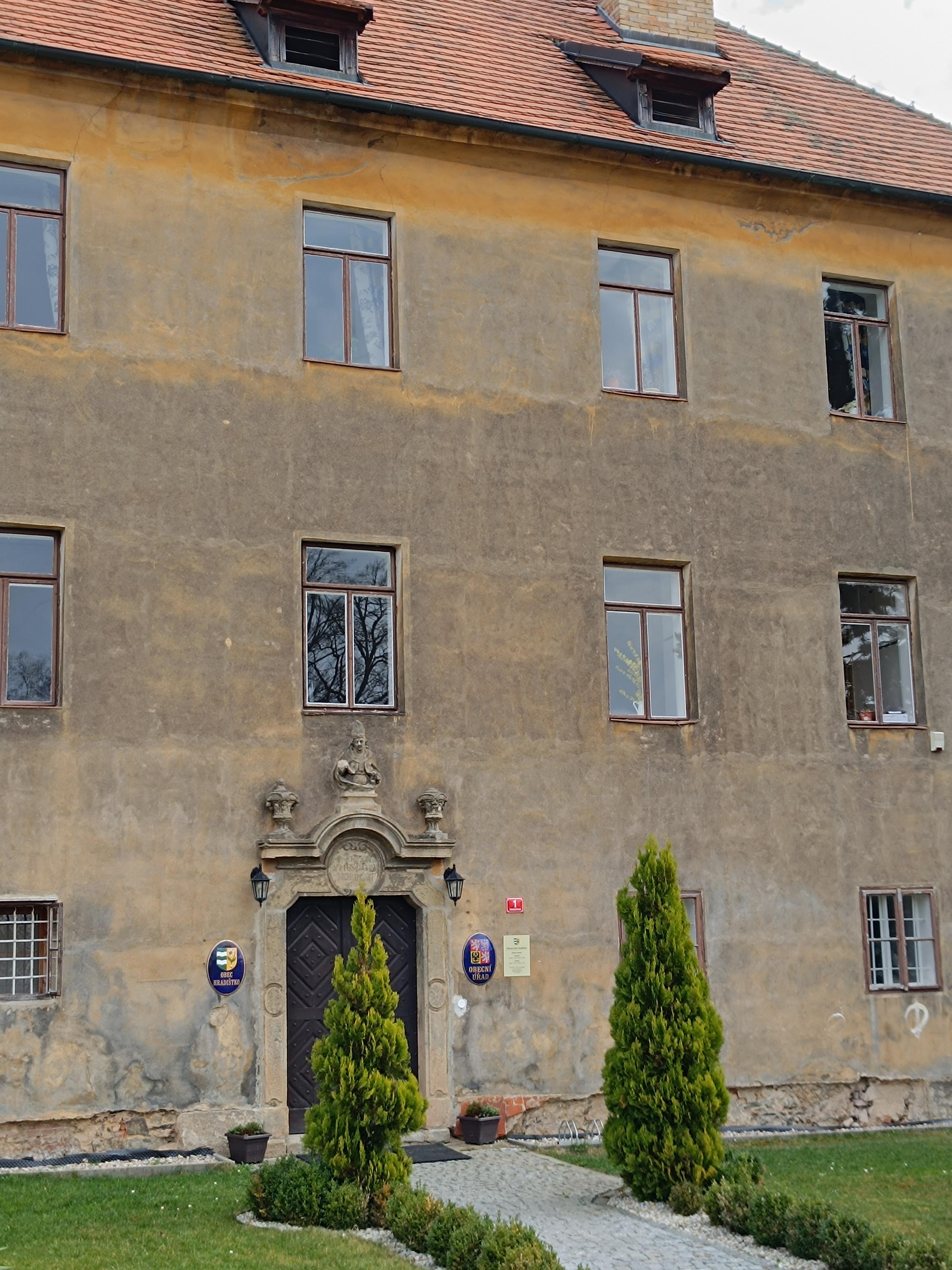 Obecní úřad Hradištko foto 3