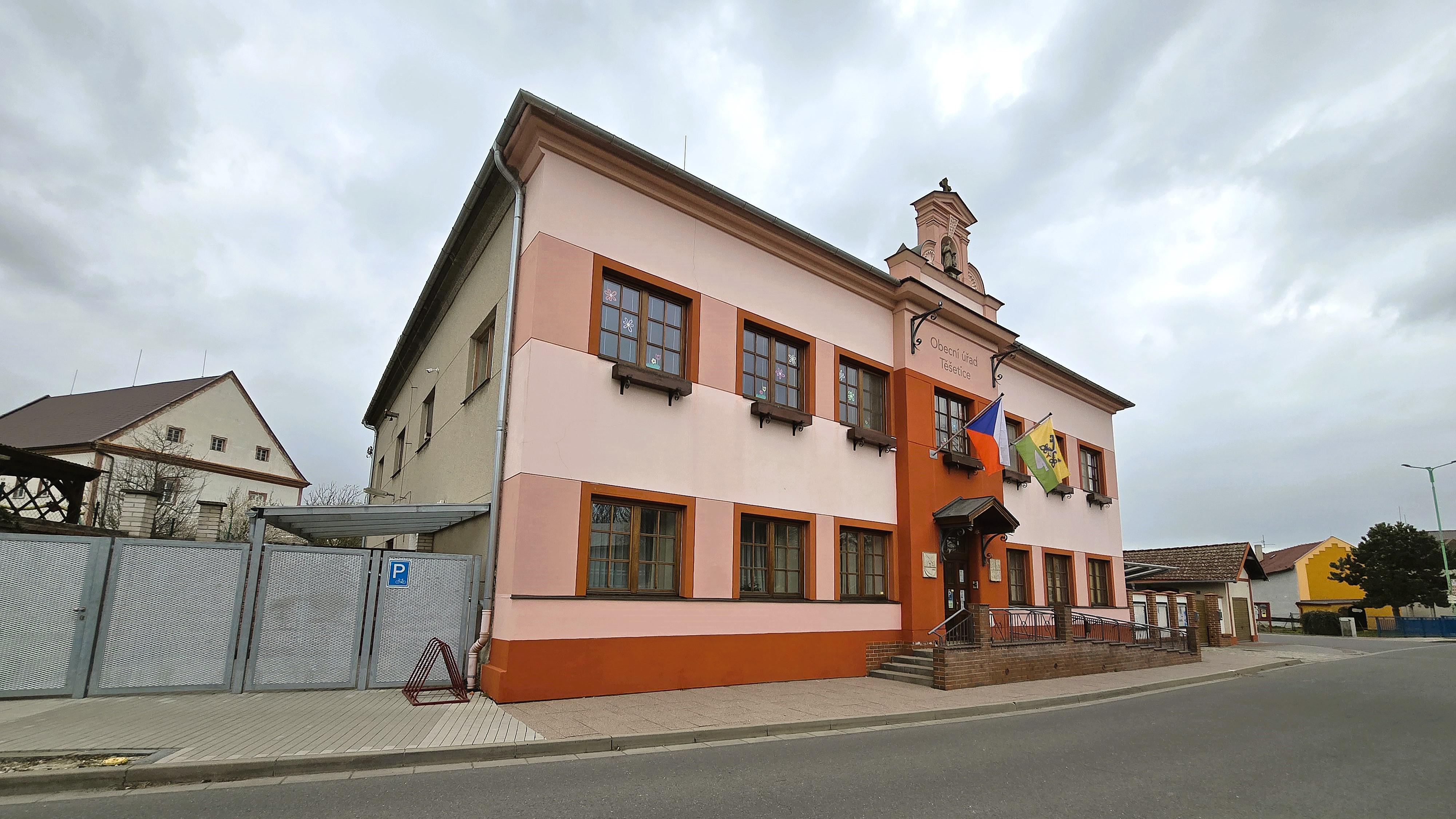 Těšetice - obecní úřad foto 4