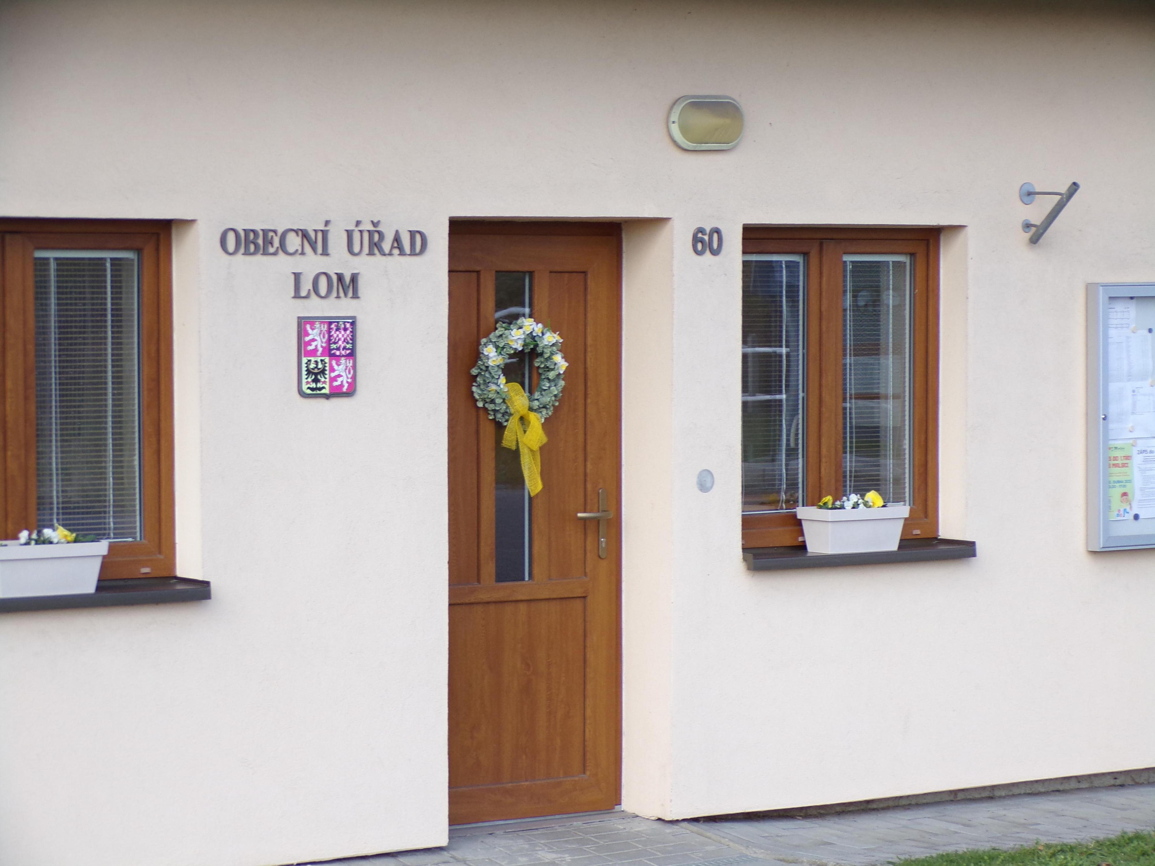 Lom - obecní úřad foto 3