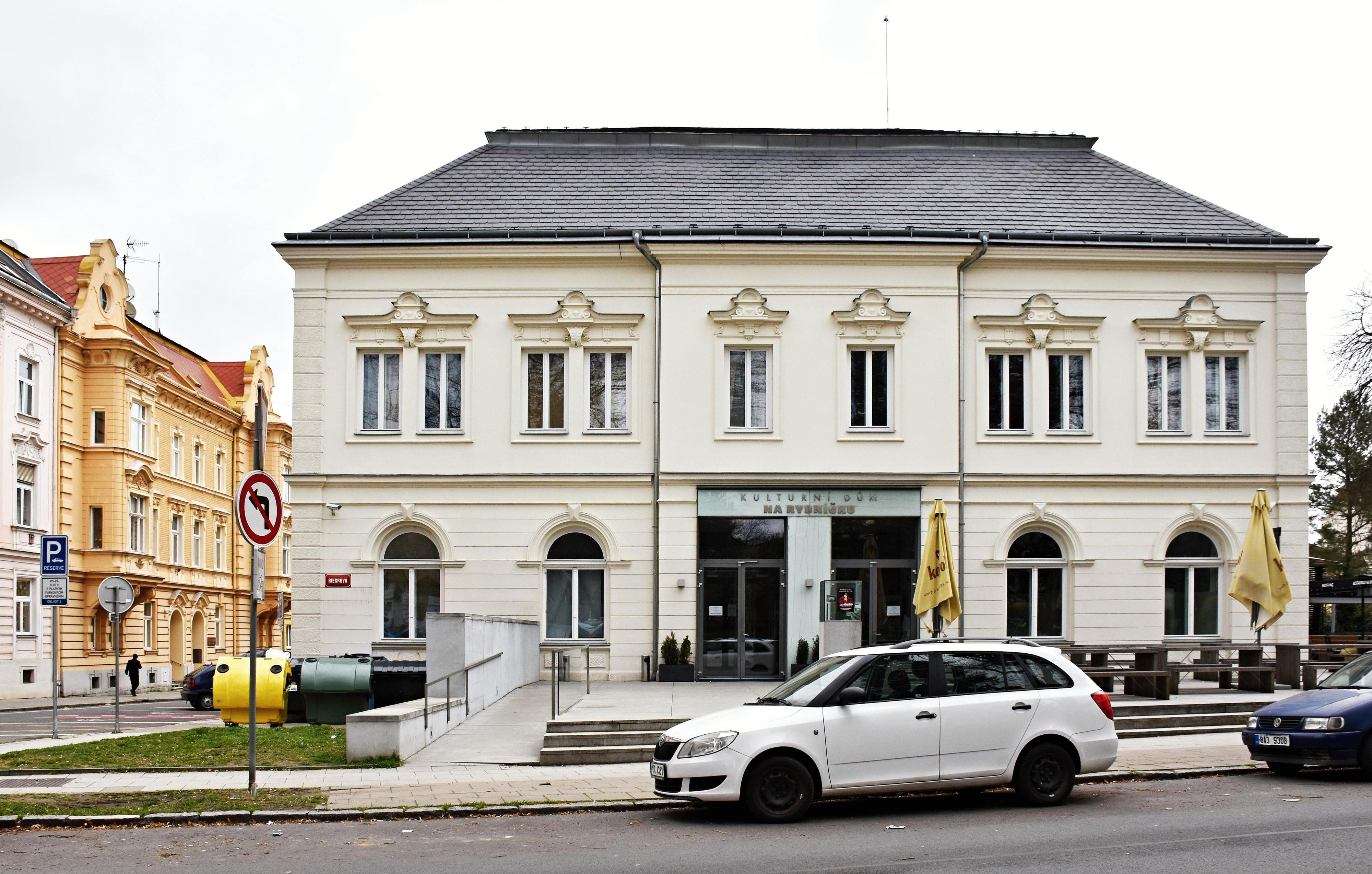 Restaurace a Kulturní Dům Na Rybníčku foto 6