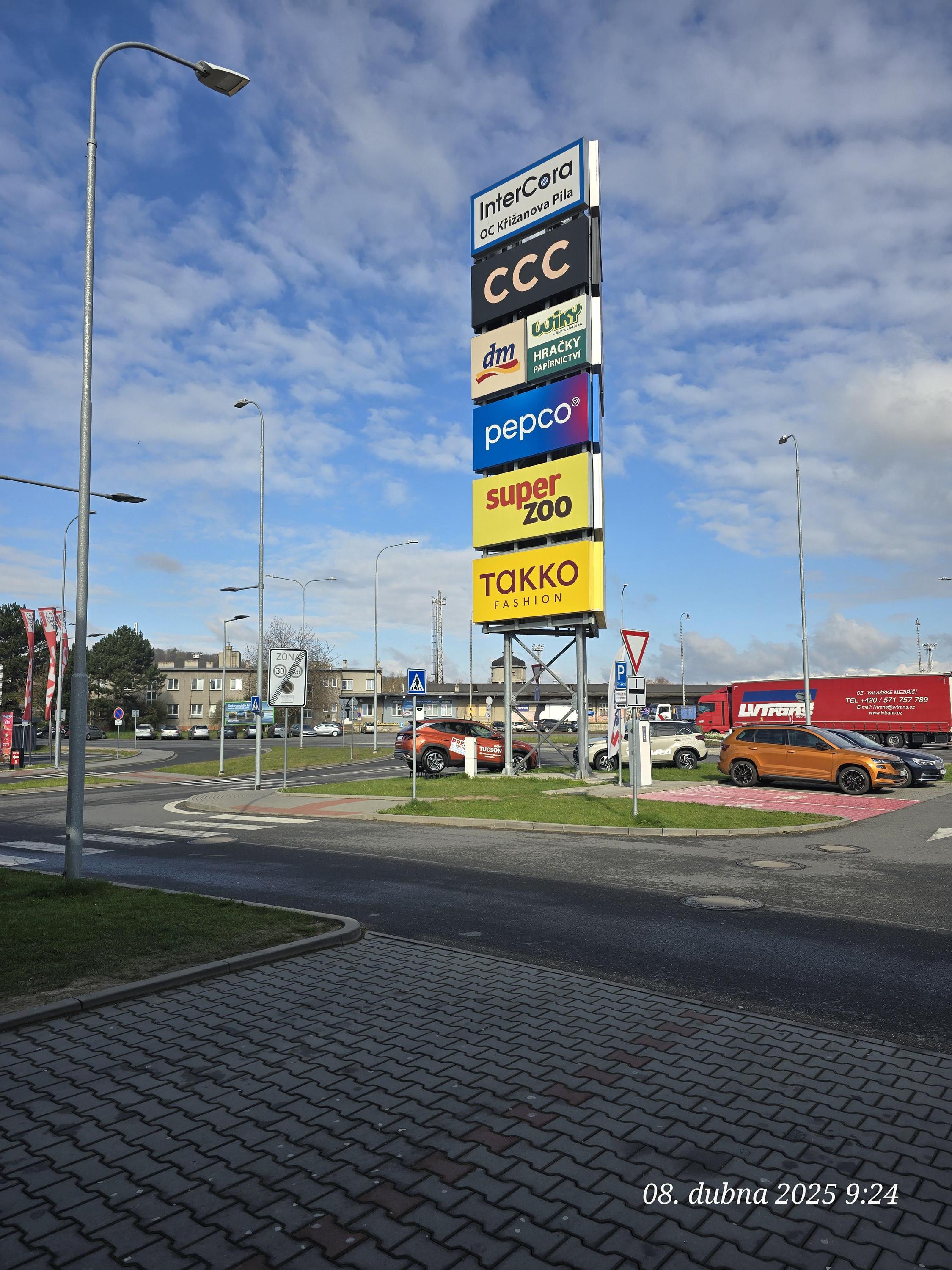 Obchodní centrum Křižanova Pila foto 4