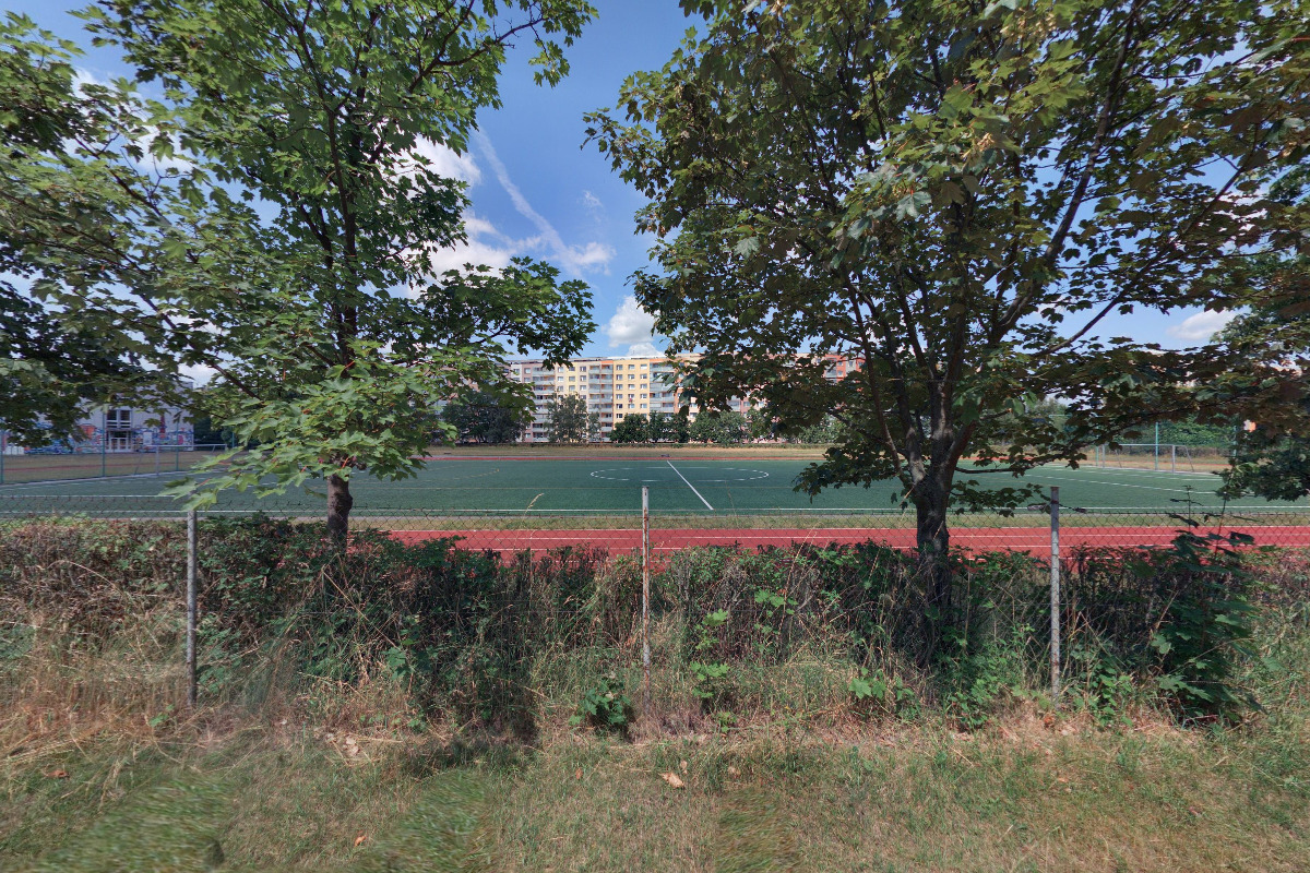 ZŠ Hradec Králové - fotbalové hřiště foto 2