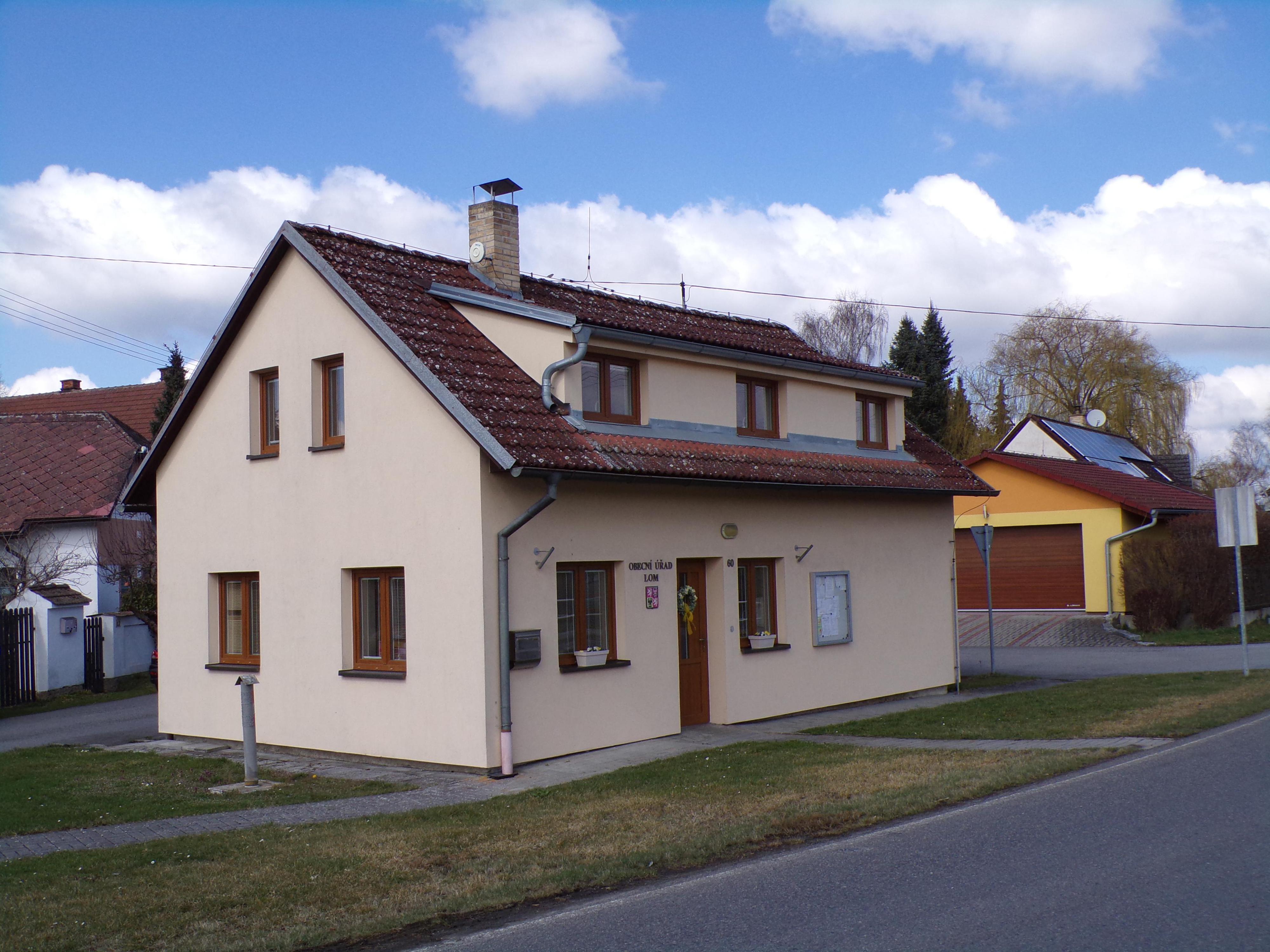 Lom - obecní úřad foto 4
