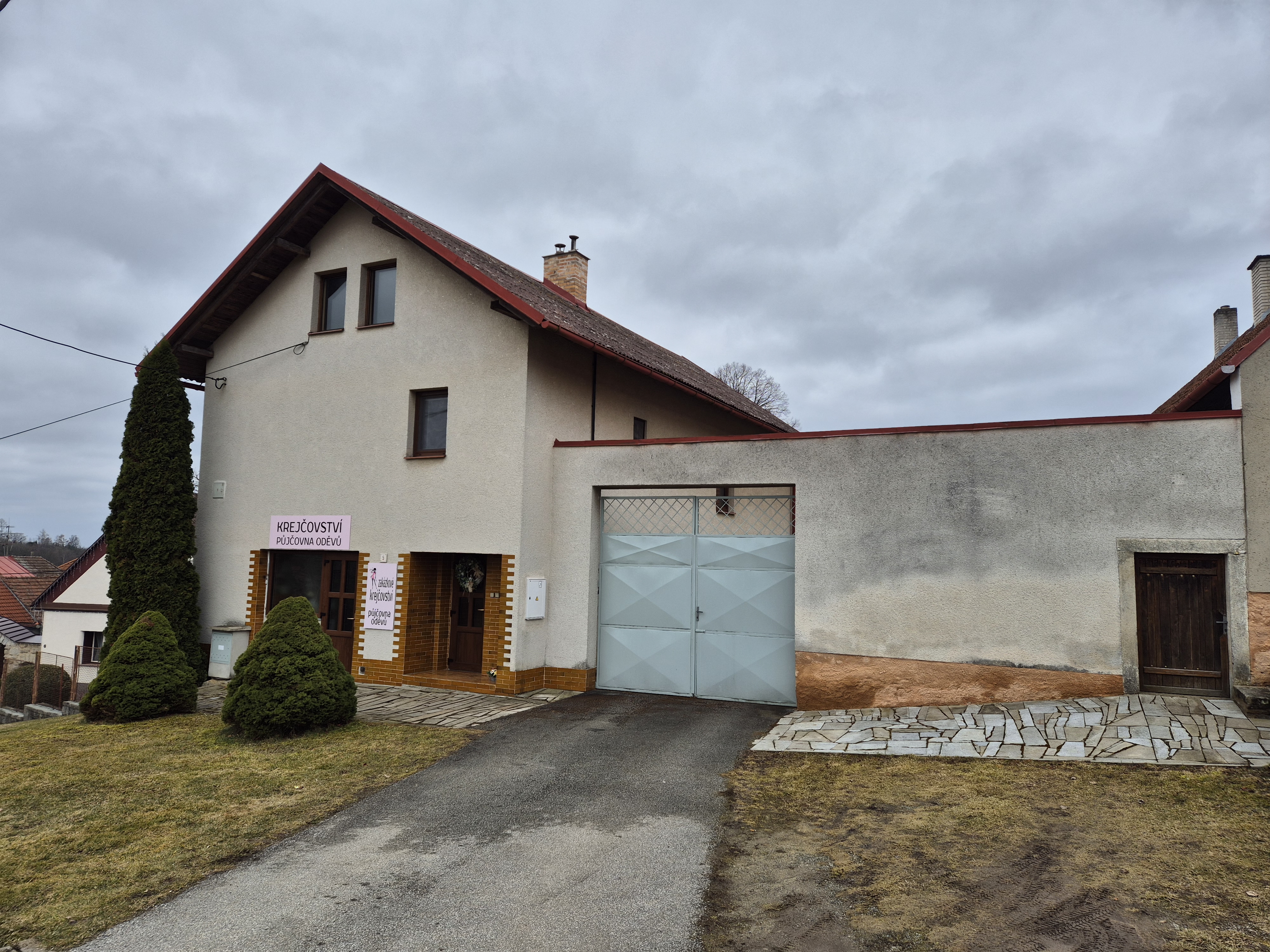 Šaty Fialová - Půjčovna Krejčovství Částkovice foto 1