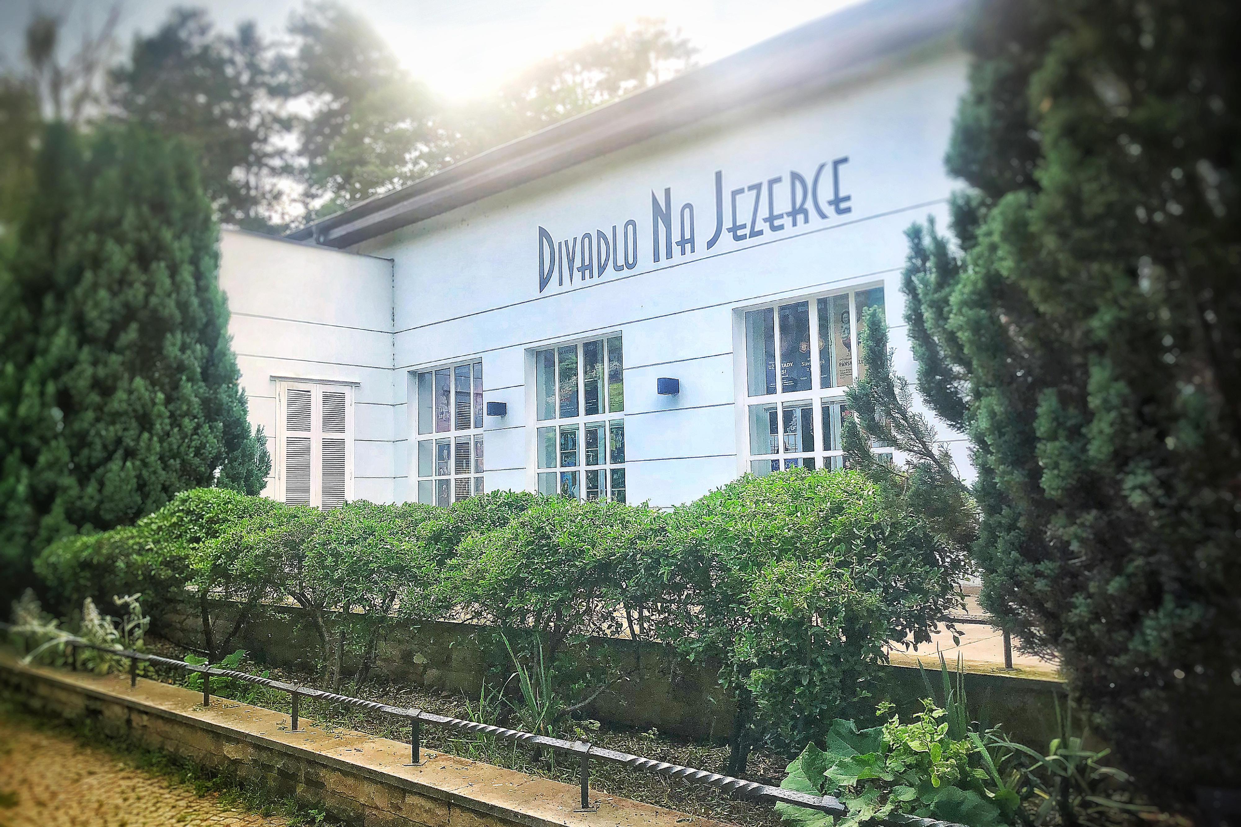 Divadlo Na Jezerce