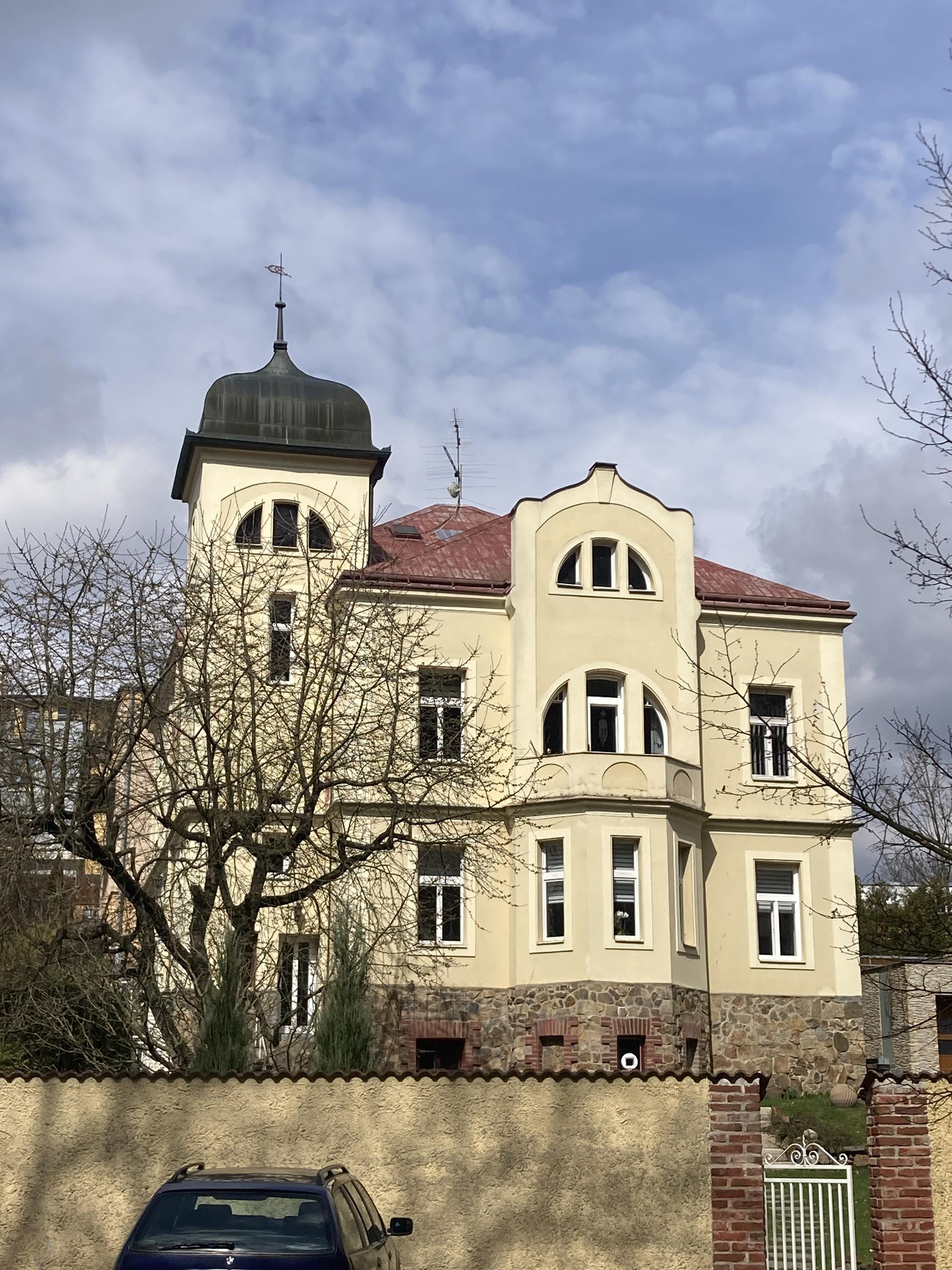 MUDr. Milan Hanusek - Stomatologické centrum MAXDENT foto 2