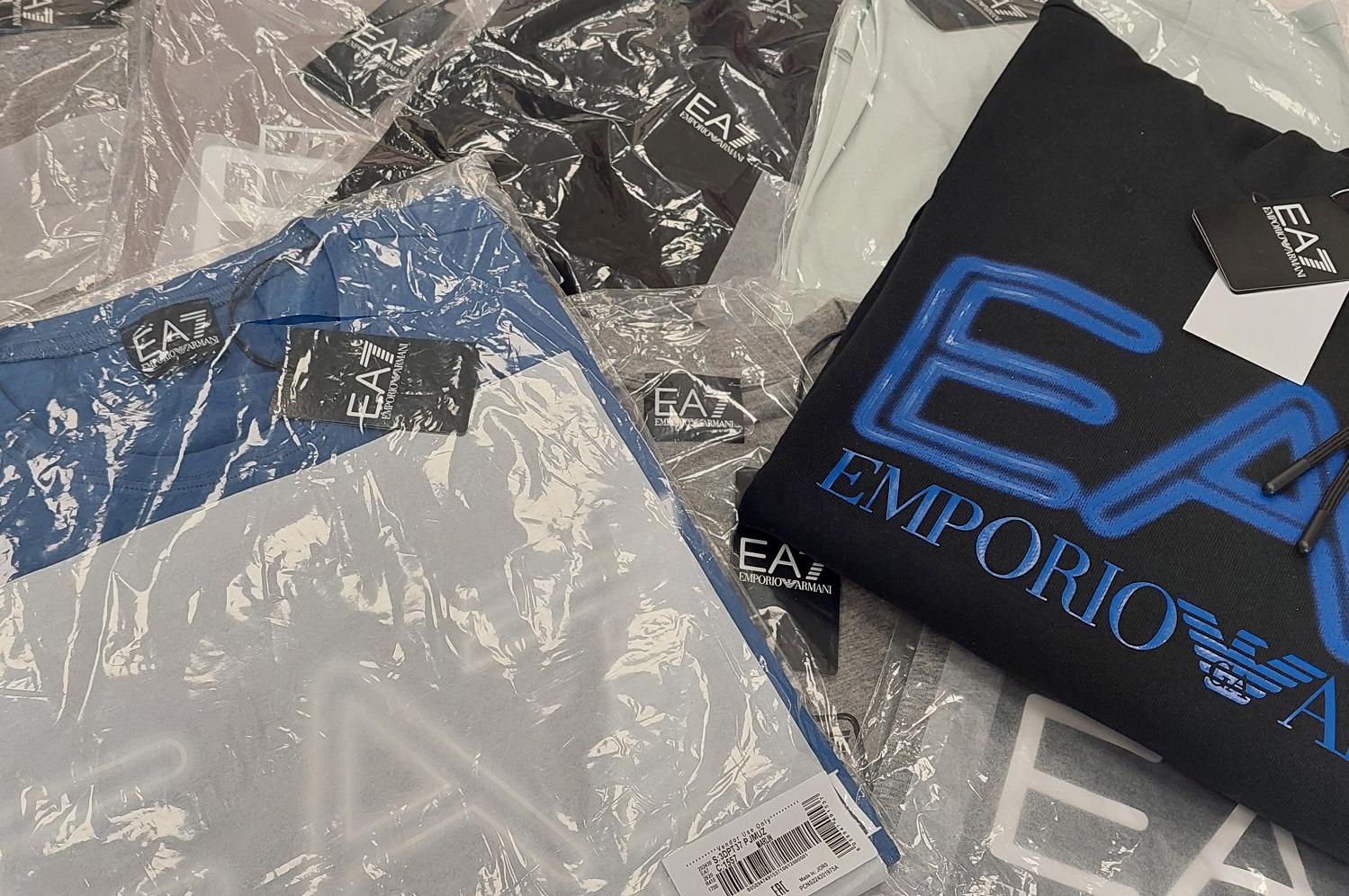 Mikiny, Trika a Svetry Armani