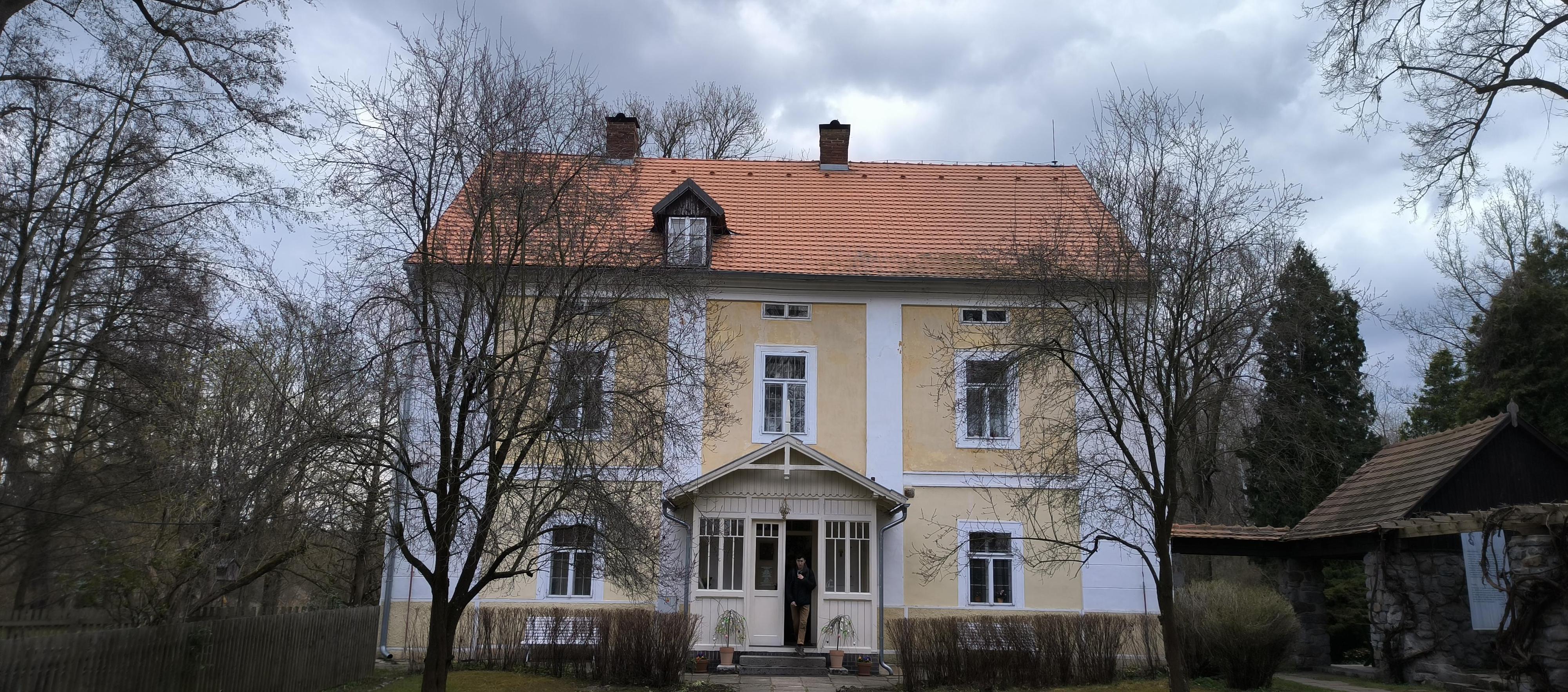 Památník Karla Čapka ve Staré Huti u Dobříše foto 2