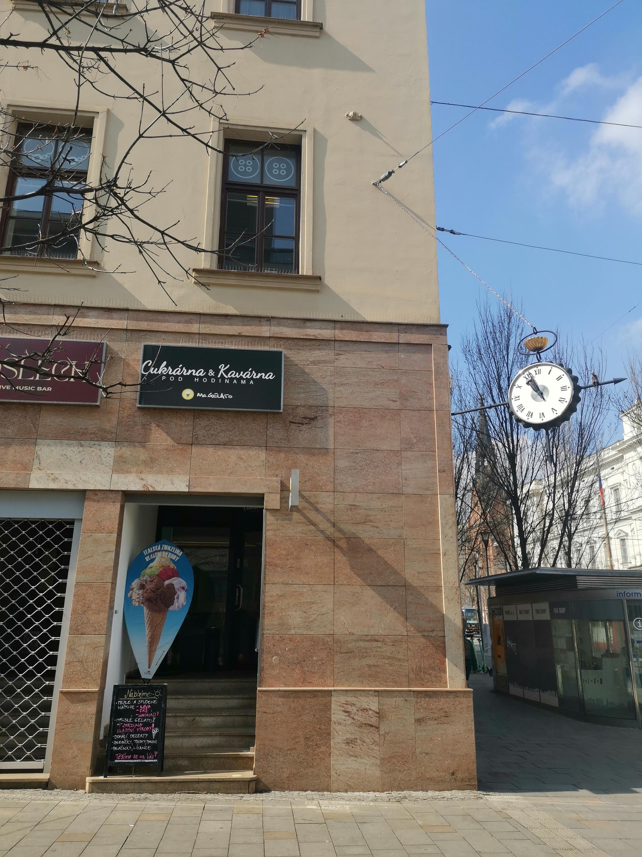 Cukrárna a kavárna pod hodinama foto 2