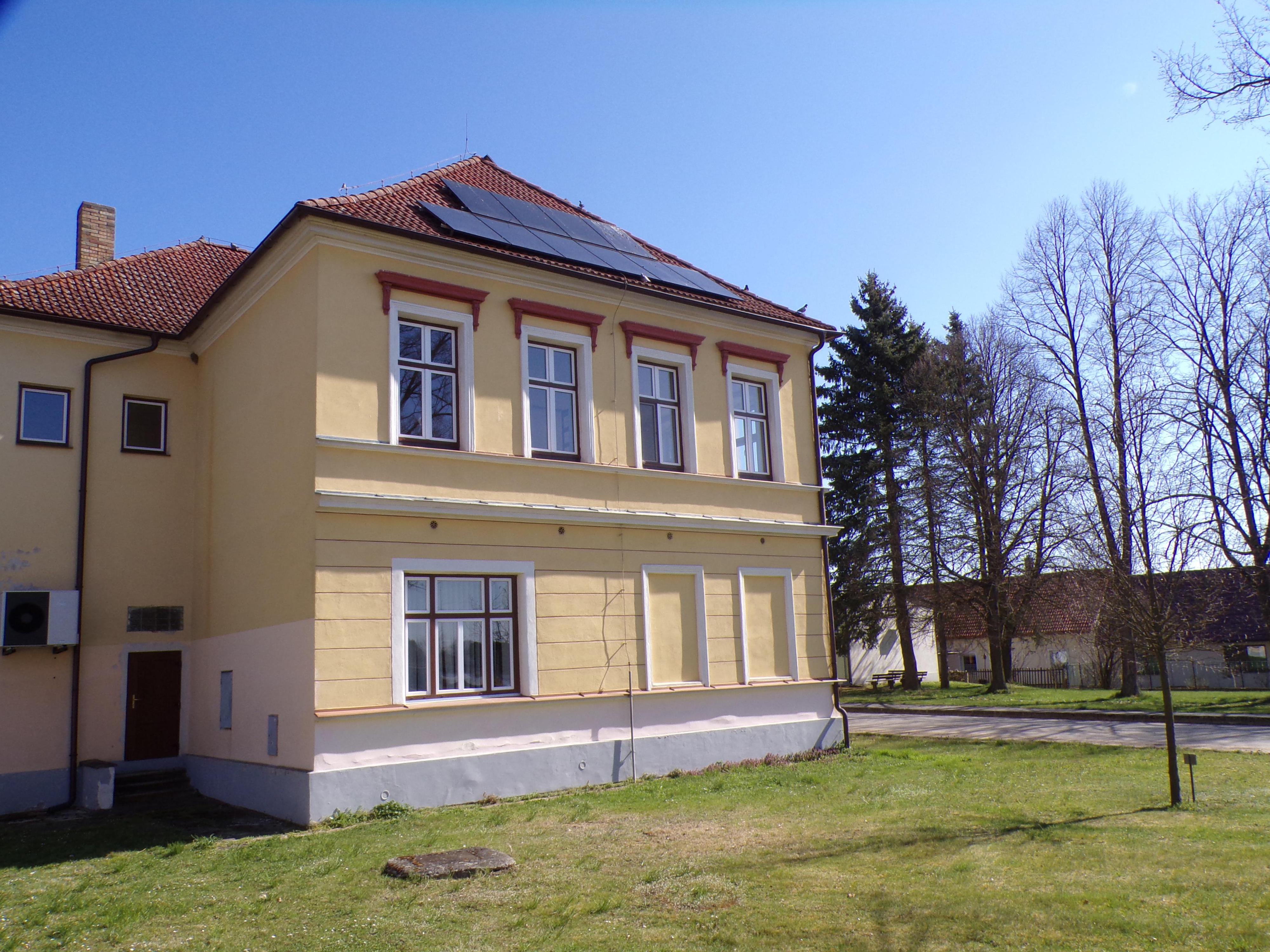 Borkovice - obecní úřad foto 5