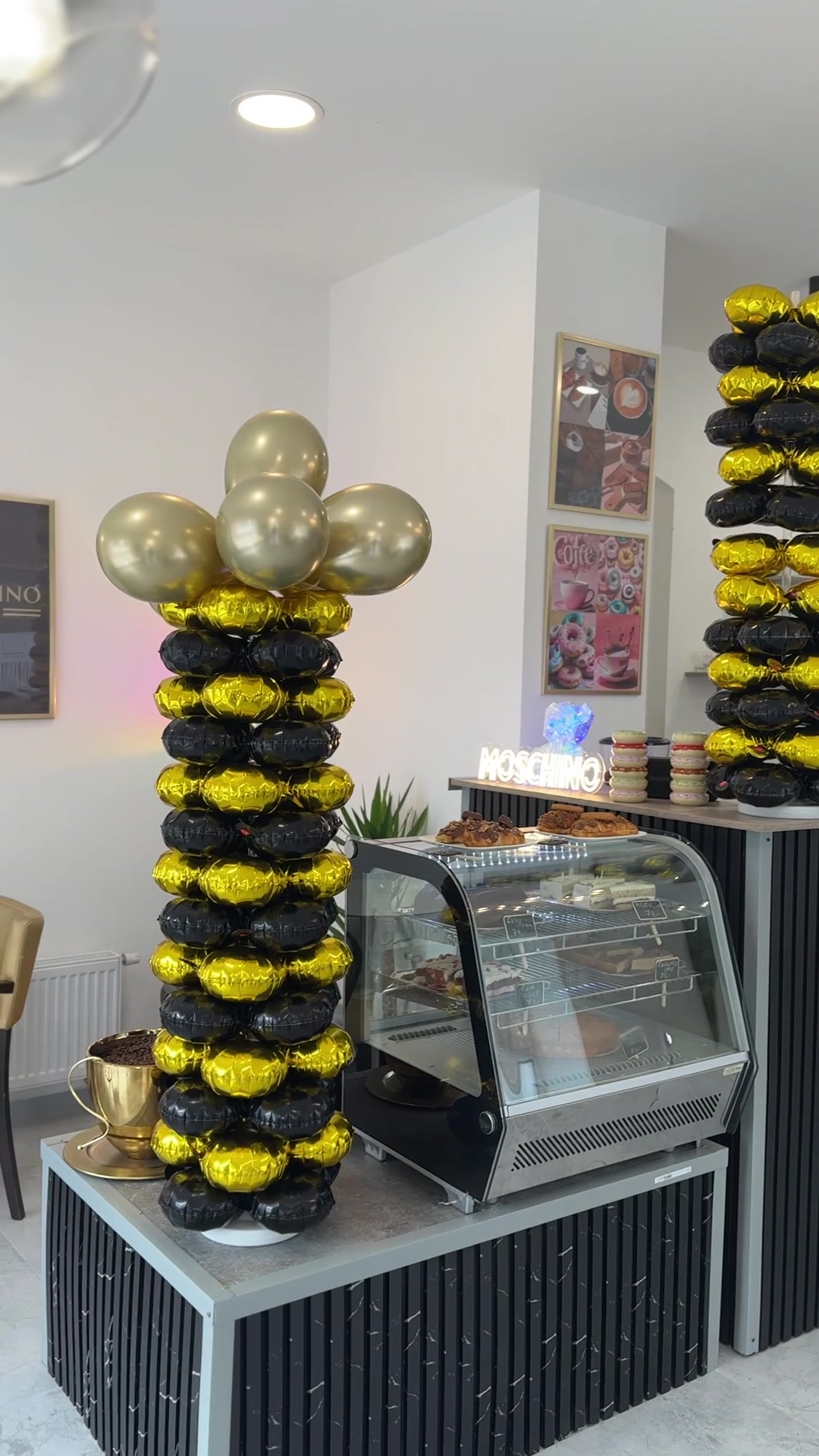 Moschino Caffé foto 2 (náhled videa)