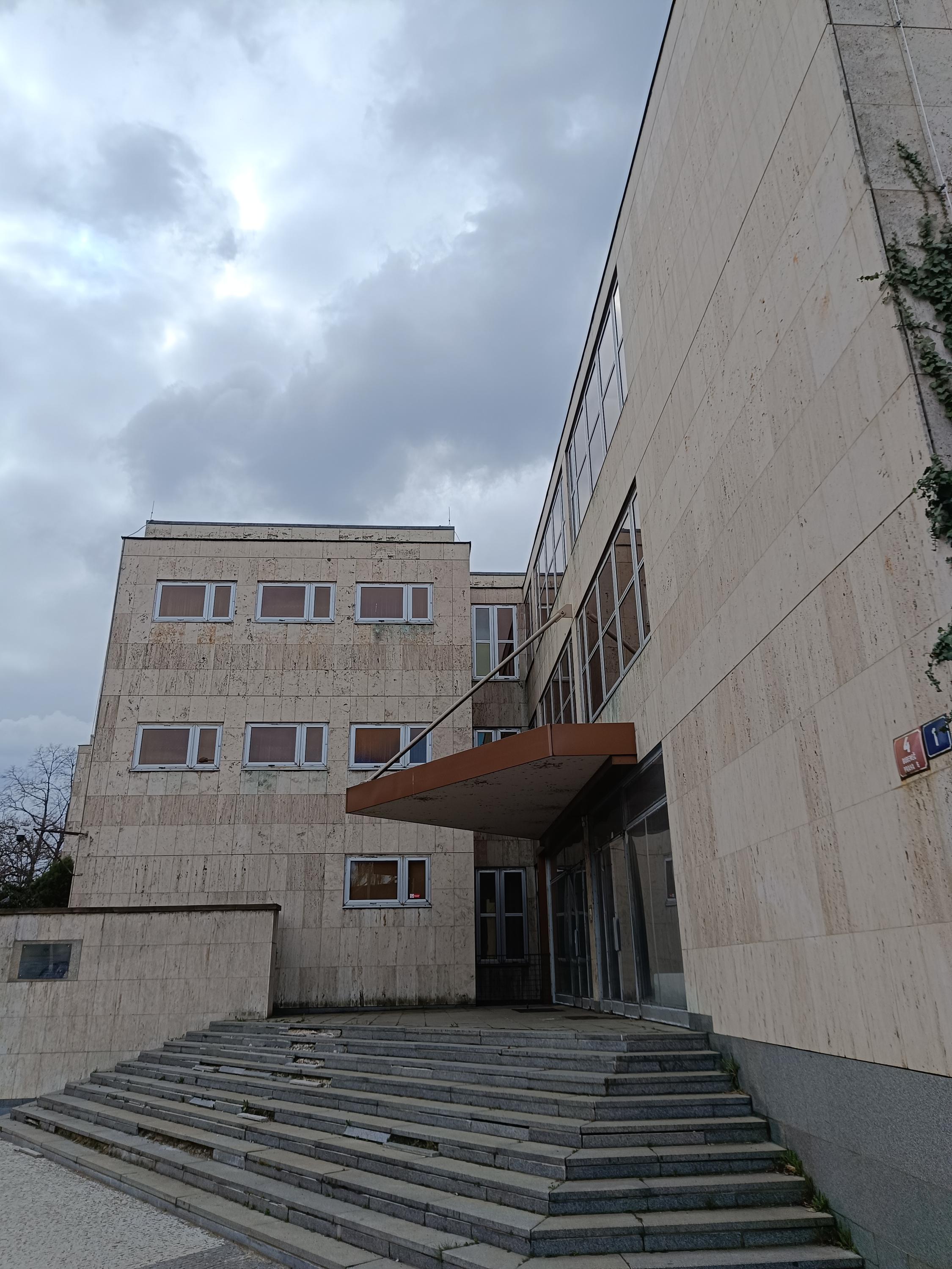 Střední škola na Velvyslanectví Ruska v České republice foto 3