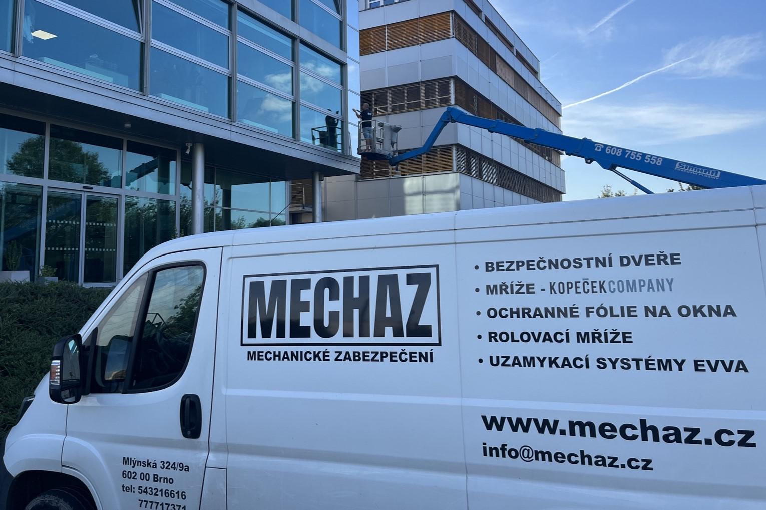 Mechaz, s.r.o. - zabezpečení sklepů, bezpečnostní dveře NEXT, okenní fólie, mříže