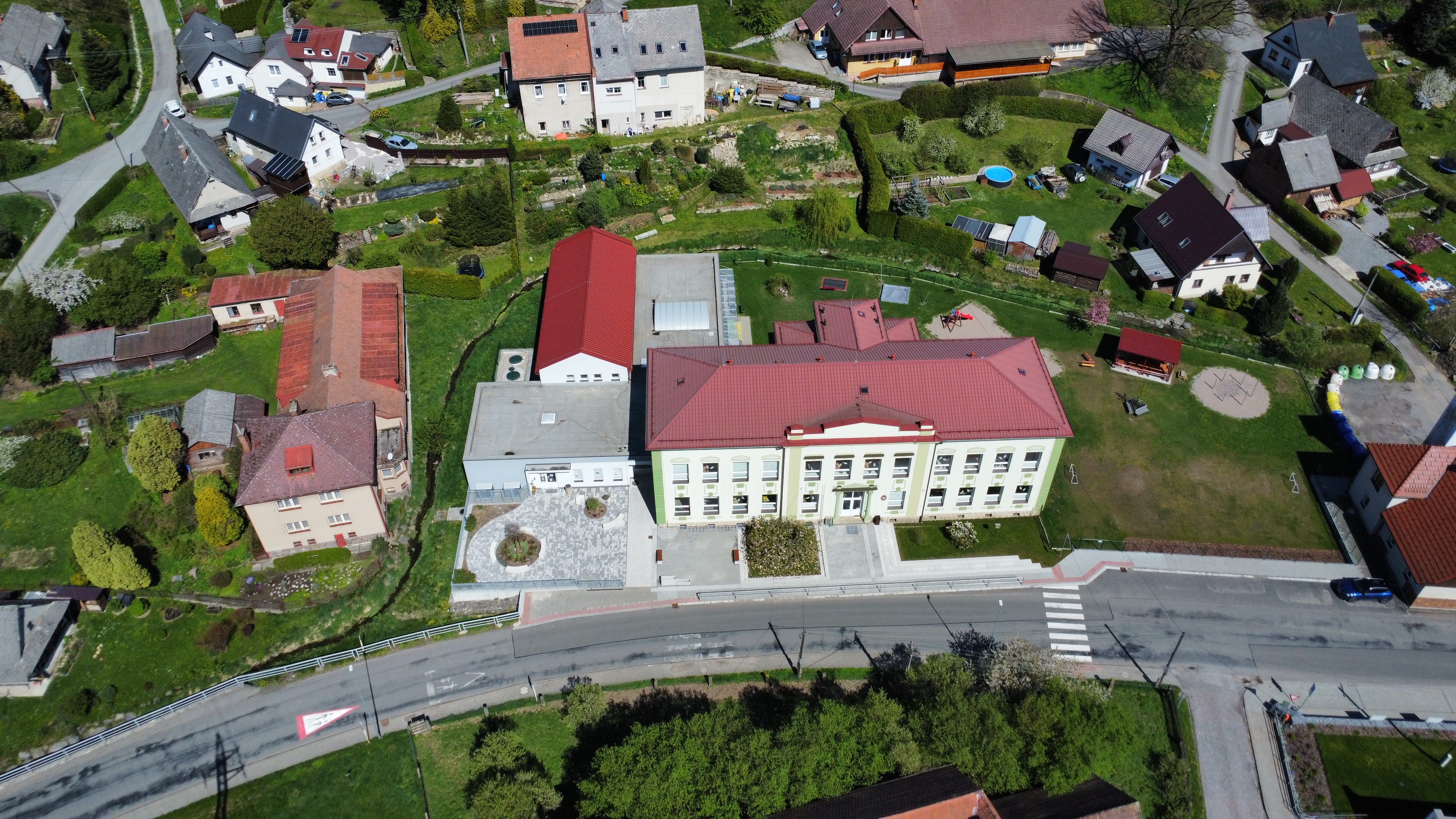 Základní škola a Mateřská škola Řetová foto 2