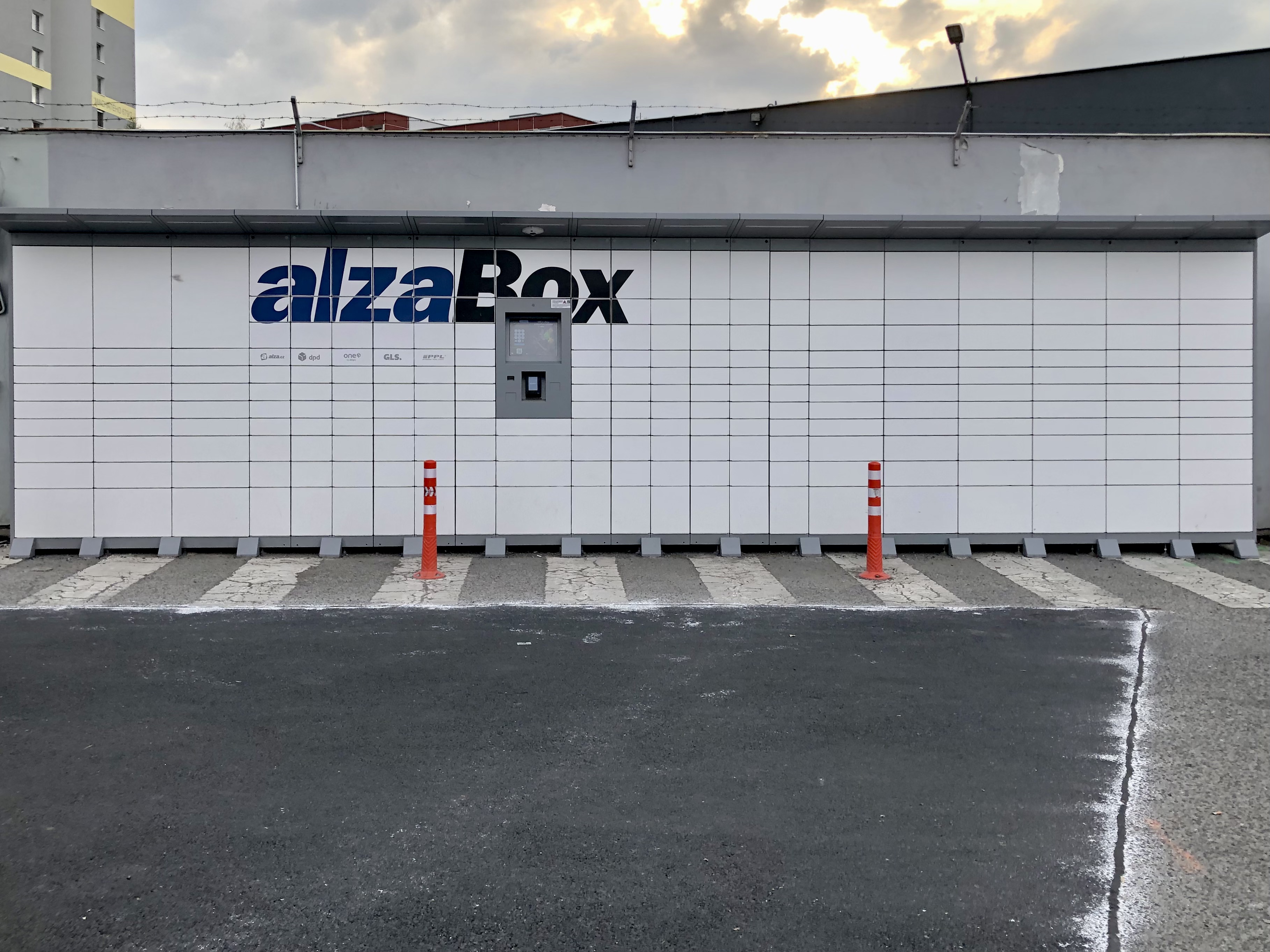 AlzaBox