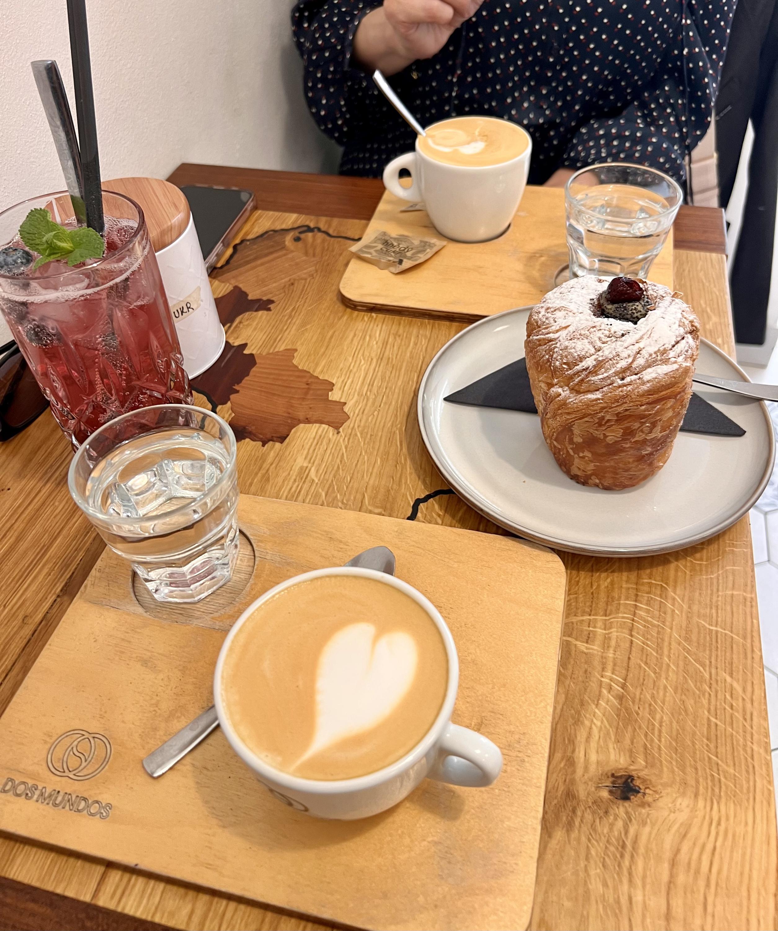 Dos Mundos Café foto 2