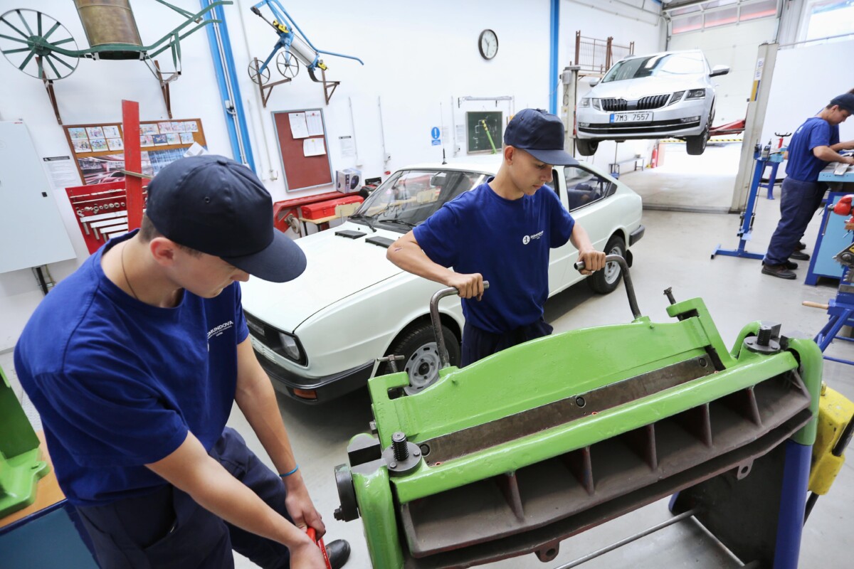 Sigmundova střední škola strojírenská, Lutín foto 4