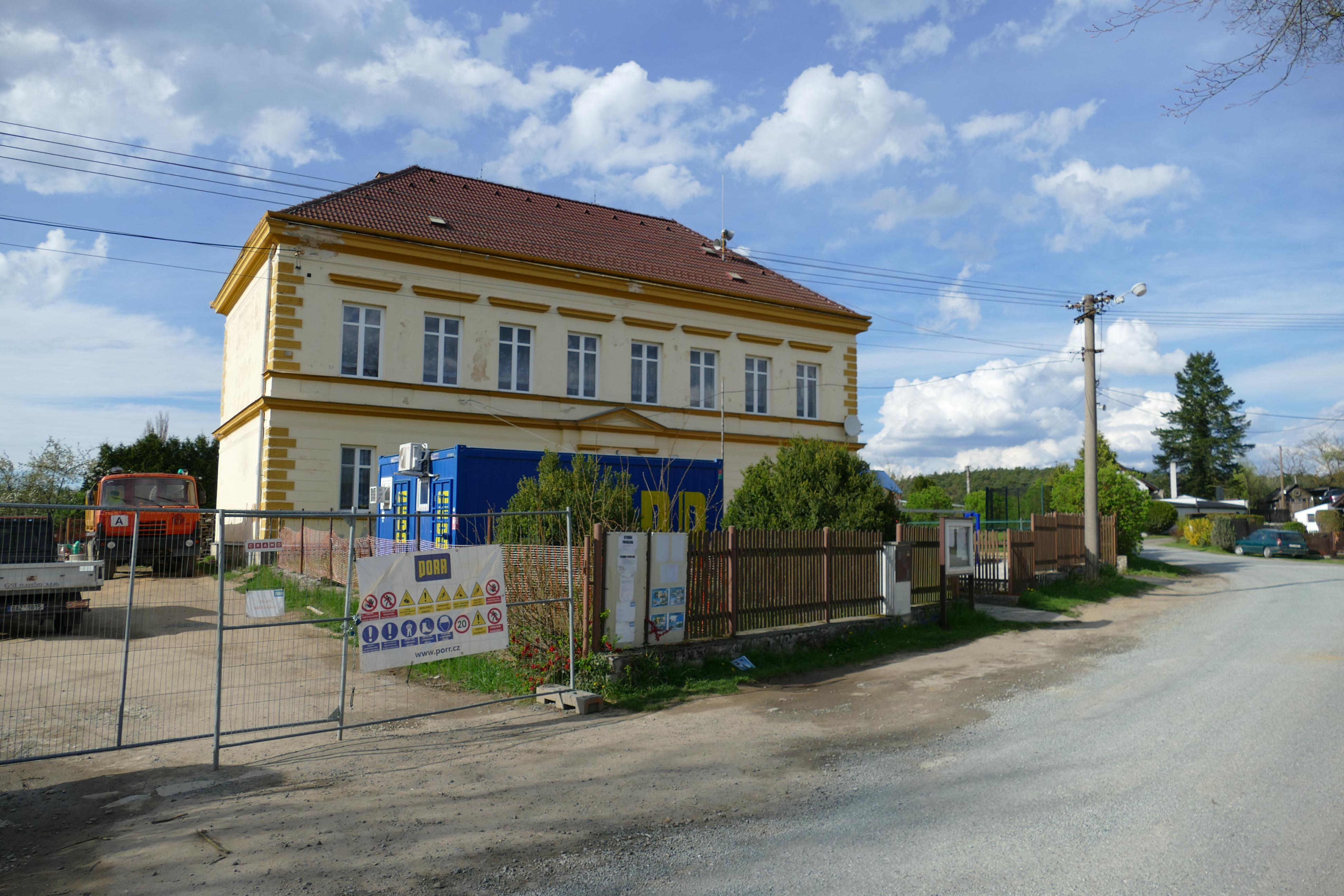 Zemětice - obecní úřad foto 3