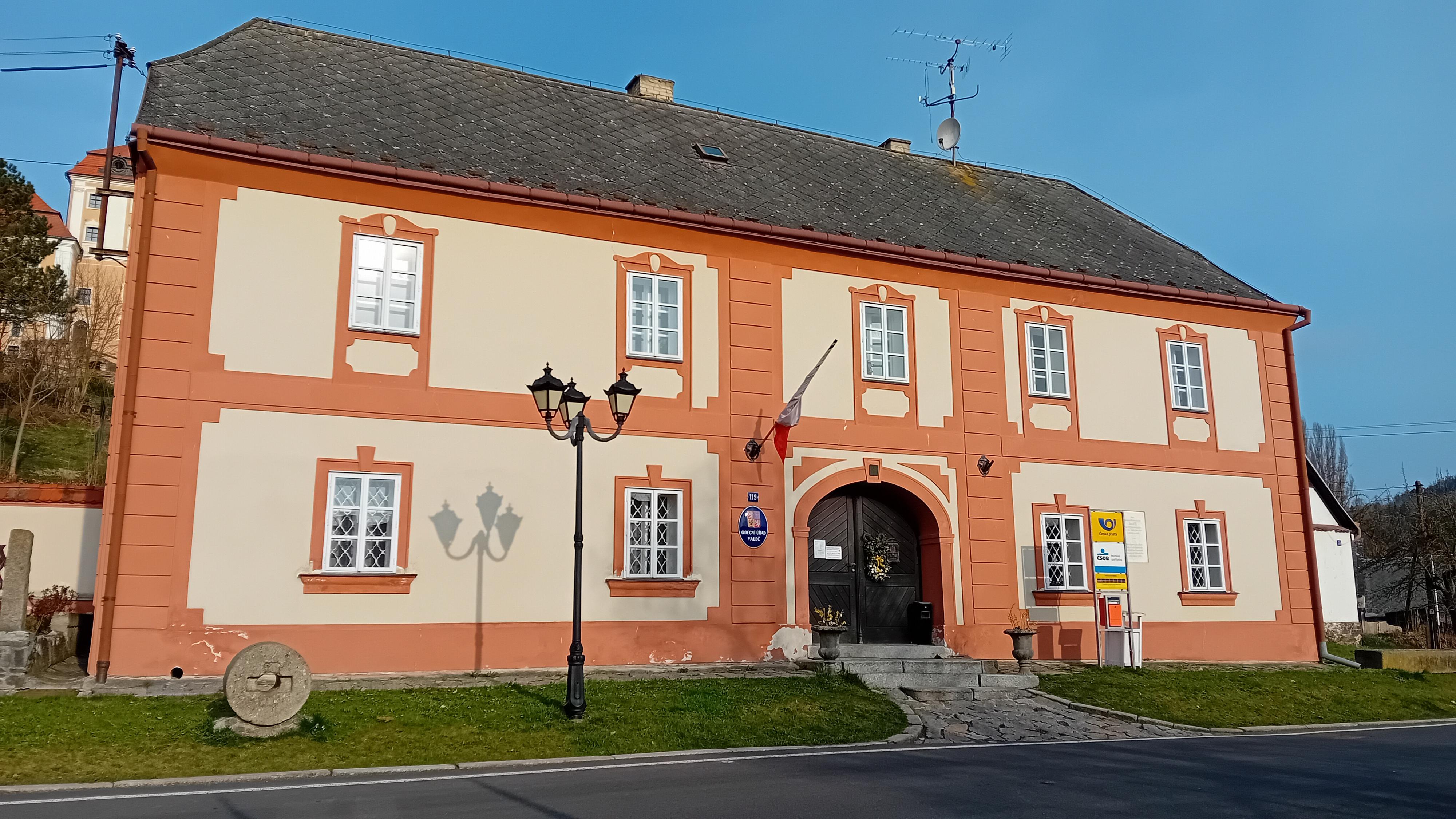 Valeč - obecní úřad foto 3