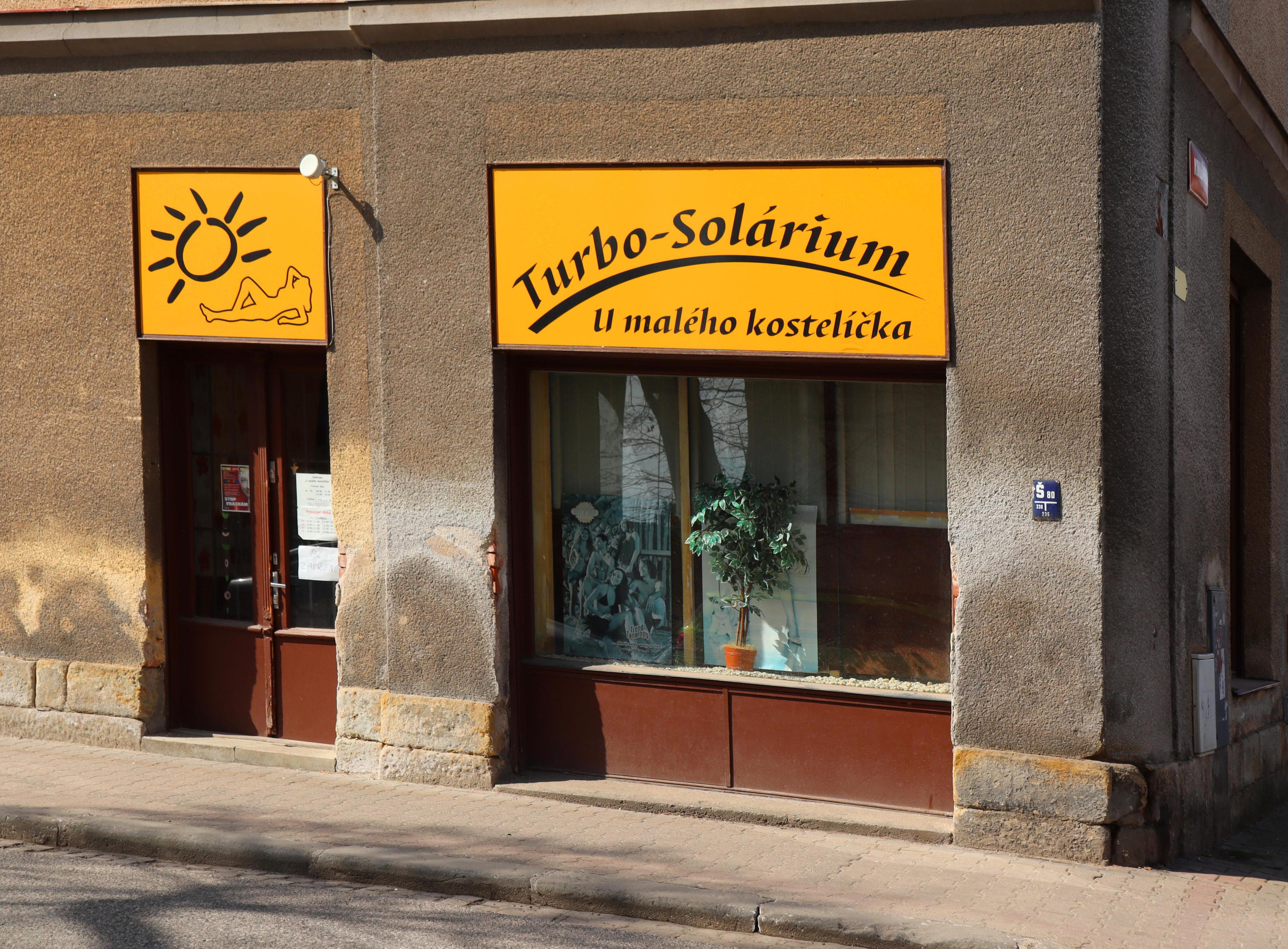 Solárium u malého kostelíčka